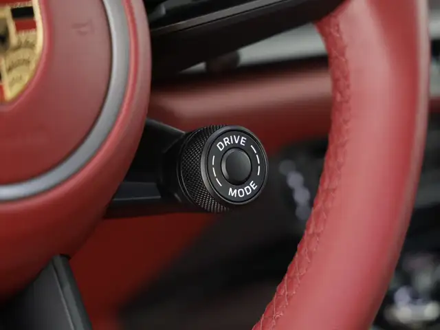Porsche 992 view 14
