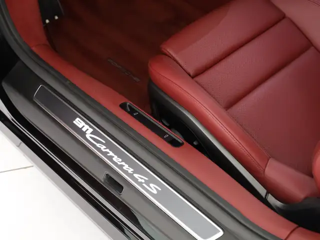 Porsche 992 view 10
