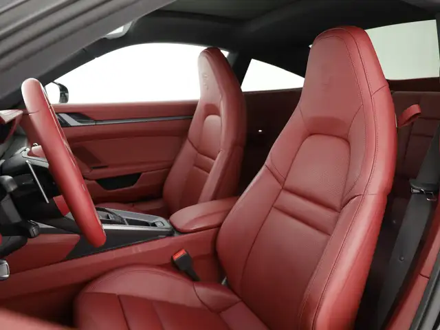 Porsche 992 view 7