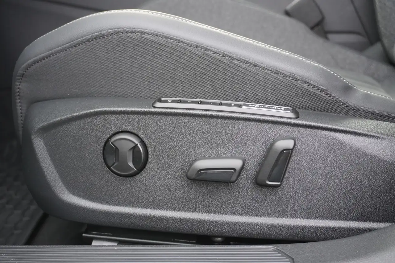 Volkswagen Golf VIII 1.5 TSI LED ACC Kamera AHK 10