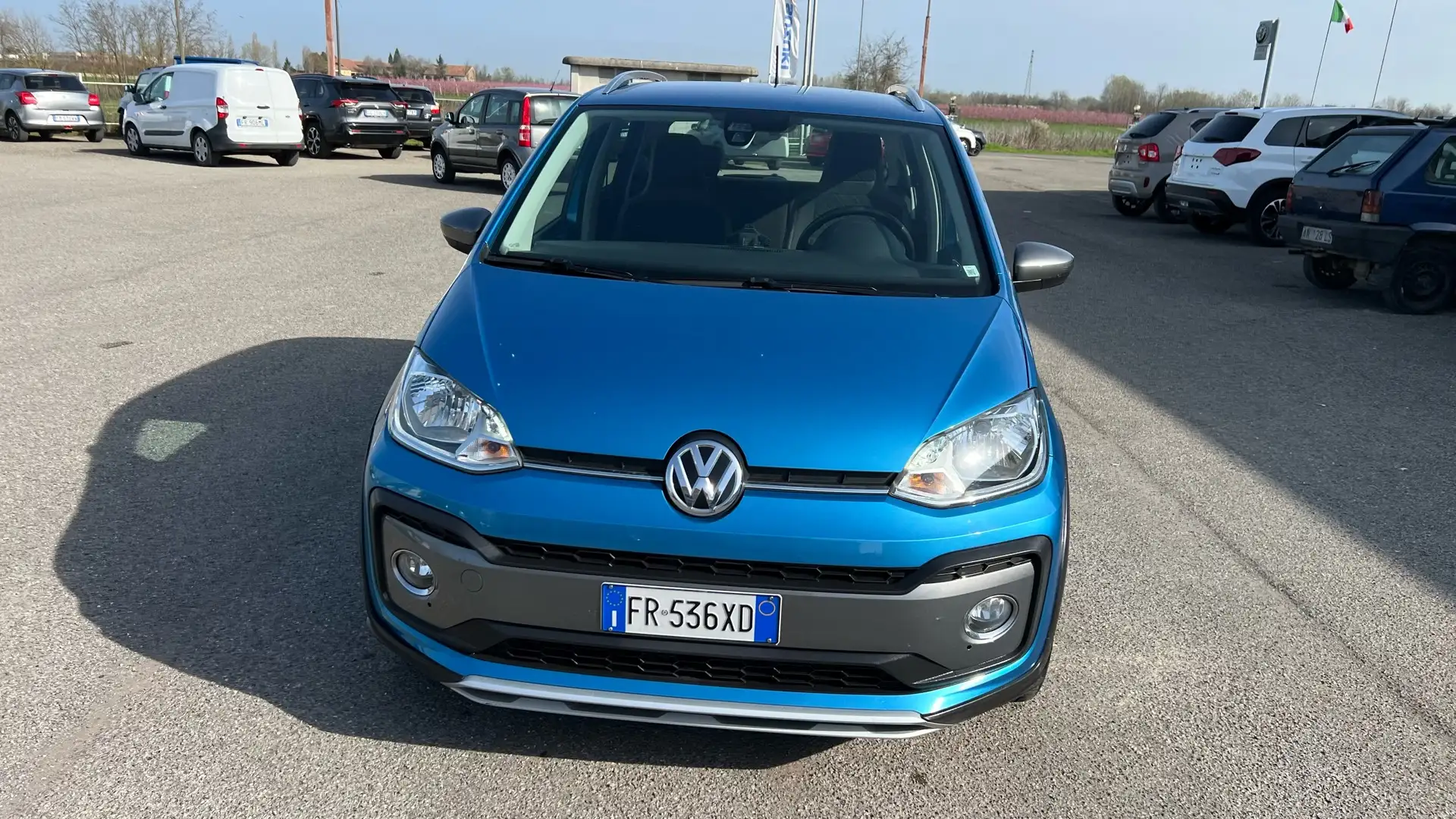 Volkswagen up! 5p 1.0 Cross 75cv Bleu - 2