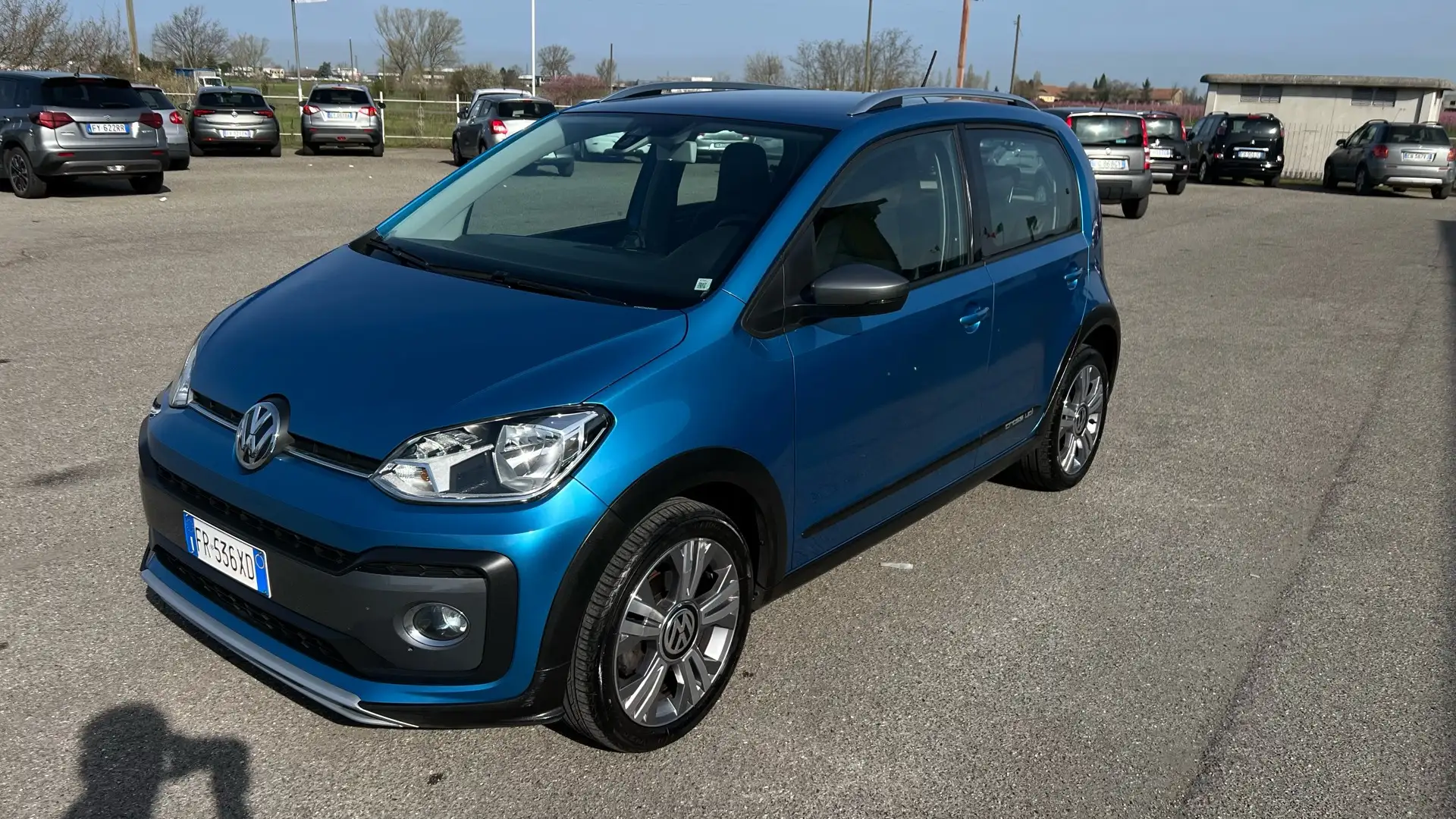 Volkswagen up! 5p 1.0 Cross 75cv Bleu - 1