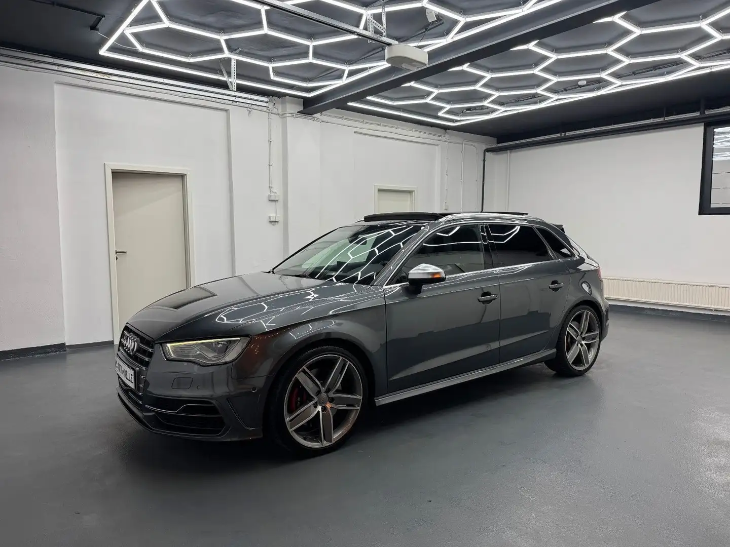 Audi S3 Sportback 2.0 TFSI quattro*PANORAMA*ACC*R-KAM* Grau - 1