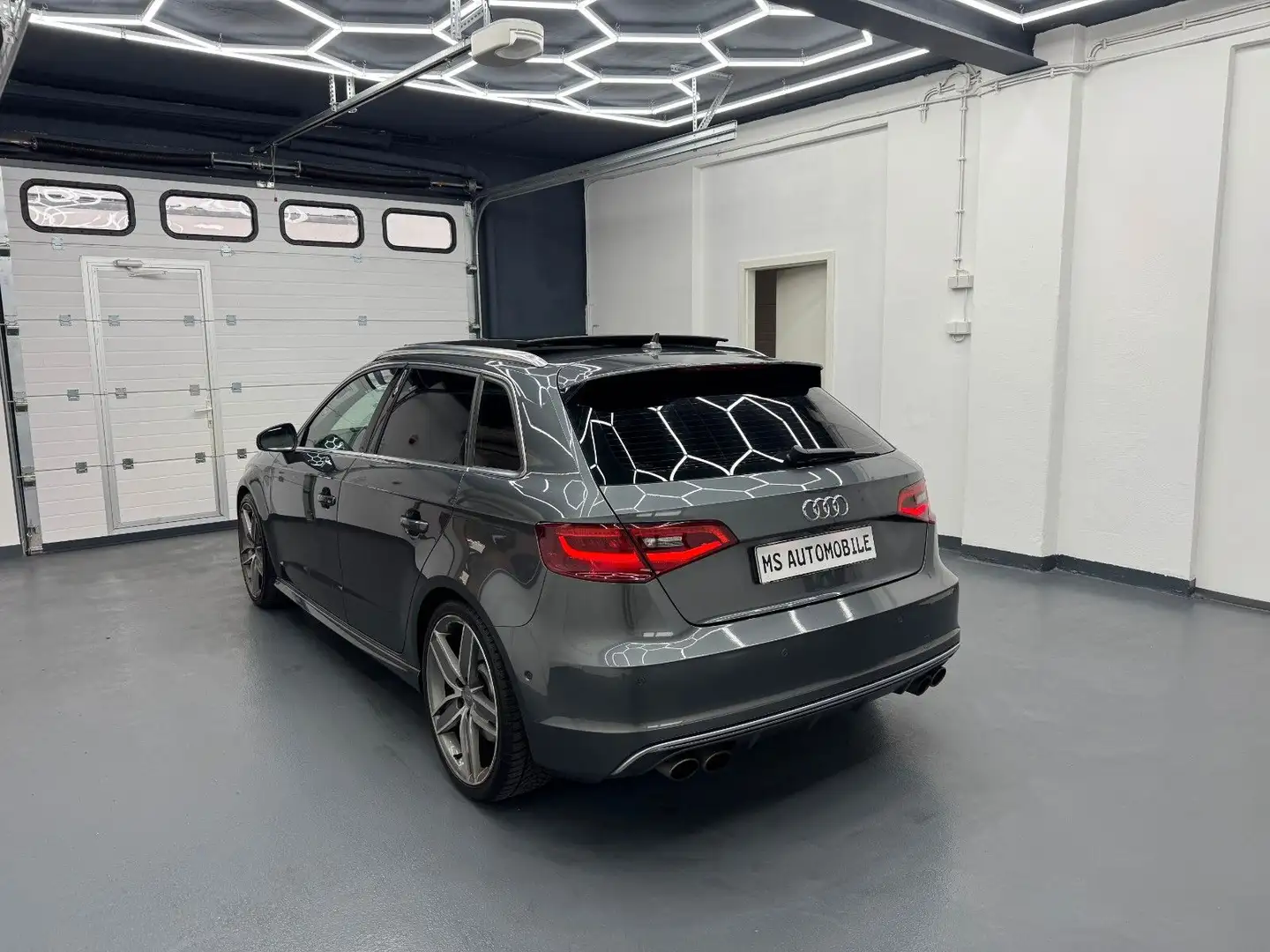 Audi S3 Sportback 2.0 TFSI quattro*PANORAMA*ACC*R-KAM* Grau - 2