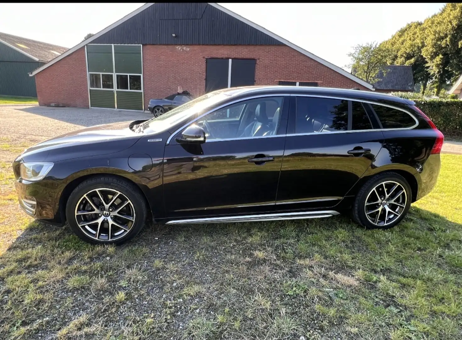 Volvo V60 V60 2.4 D6 AWD Pl.i Sum. Zilver - 2