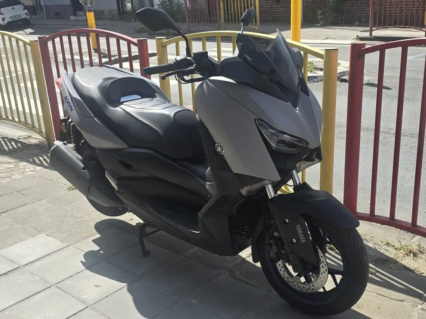 Yamaha X-Max 300 2022 Grijs - 1