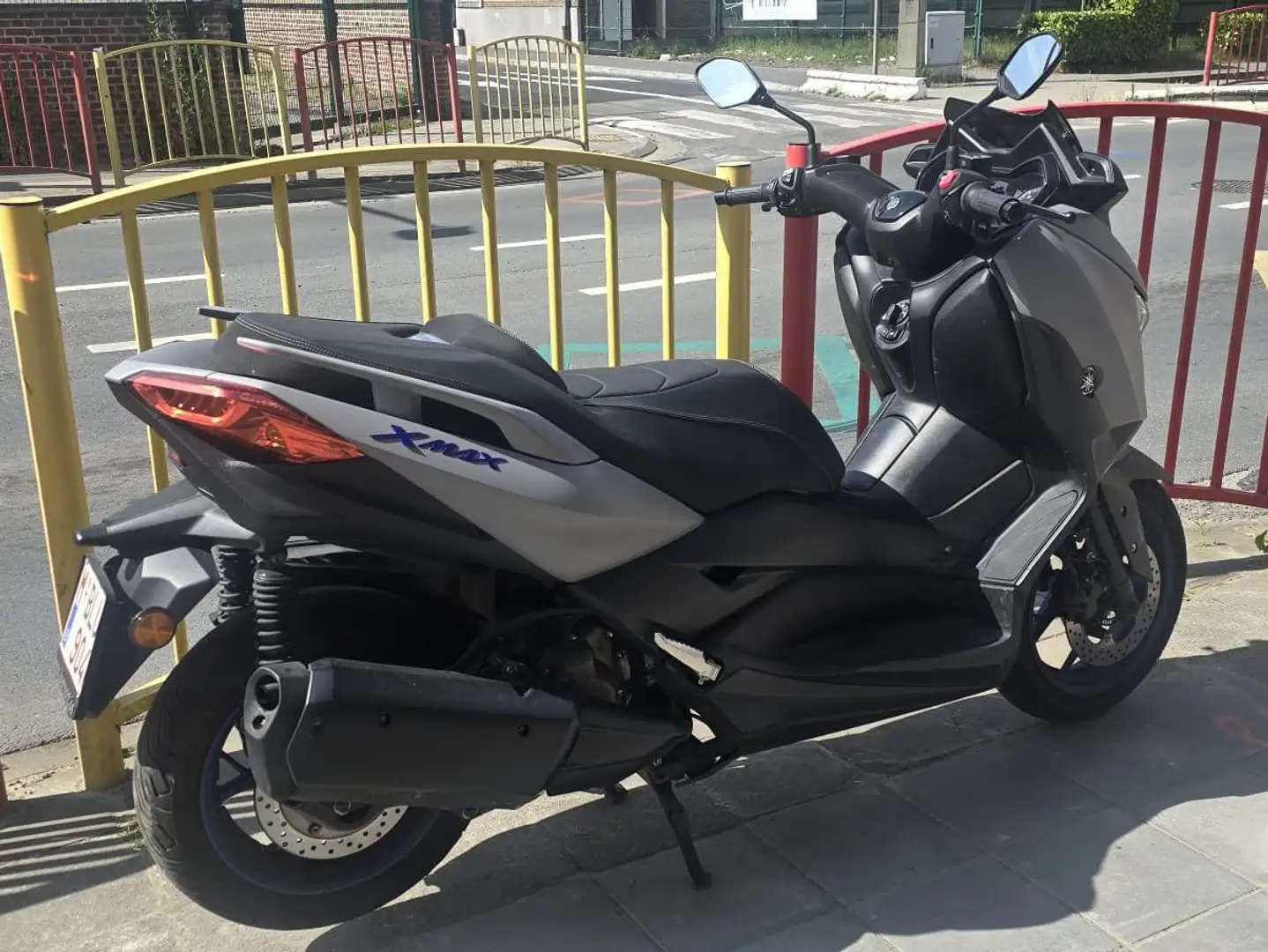 Yamaha X-Max 300 2022 Grijs - 2