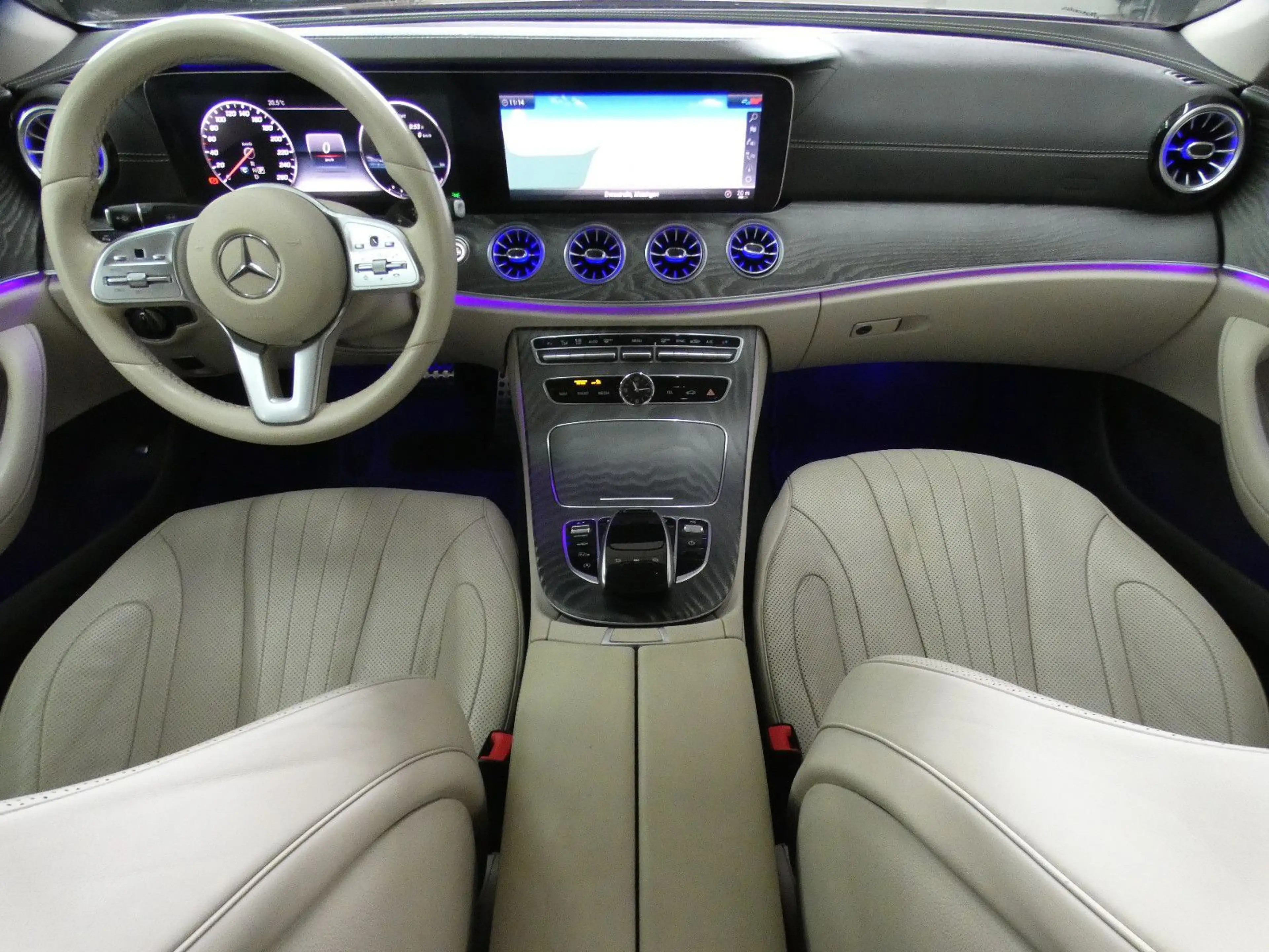 Mercedes-Benz CLS 300 d AMG*LED*COMAND*AMBIENTE*360°CAM — photo 11