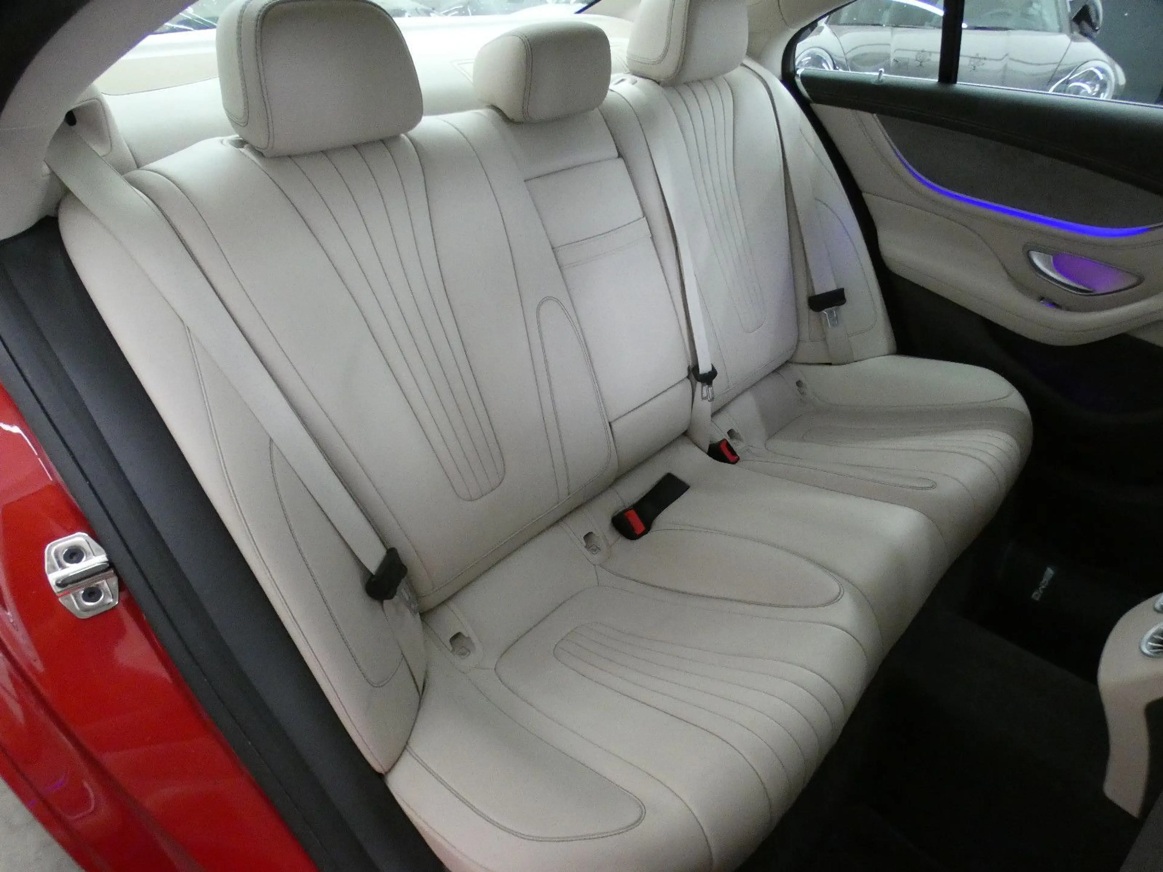 Mercedes-Benz CLS 300 d AMG*LED*COMAND*AMBIENTE*360°CAM — photo 12