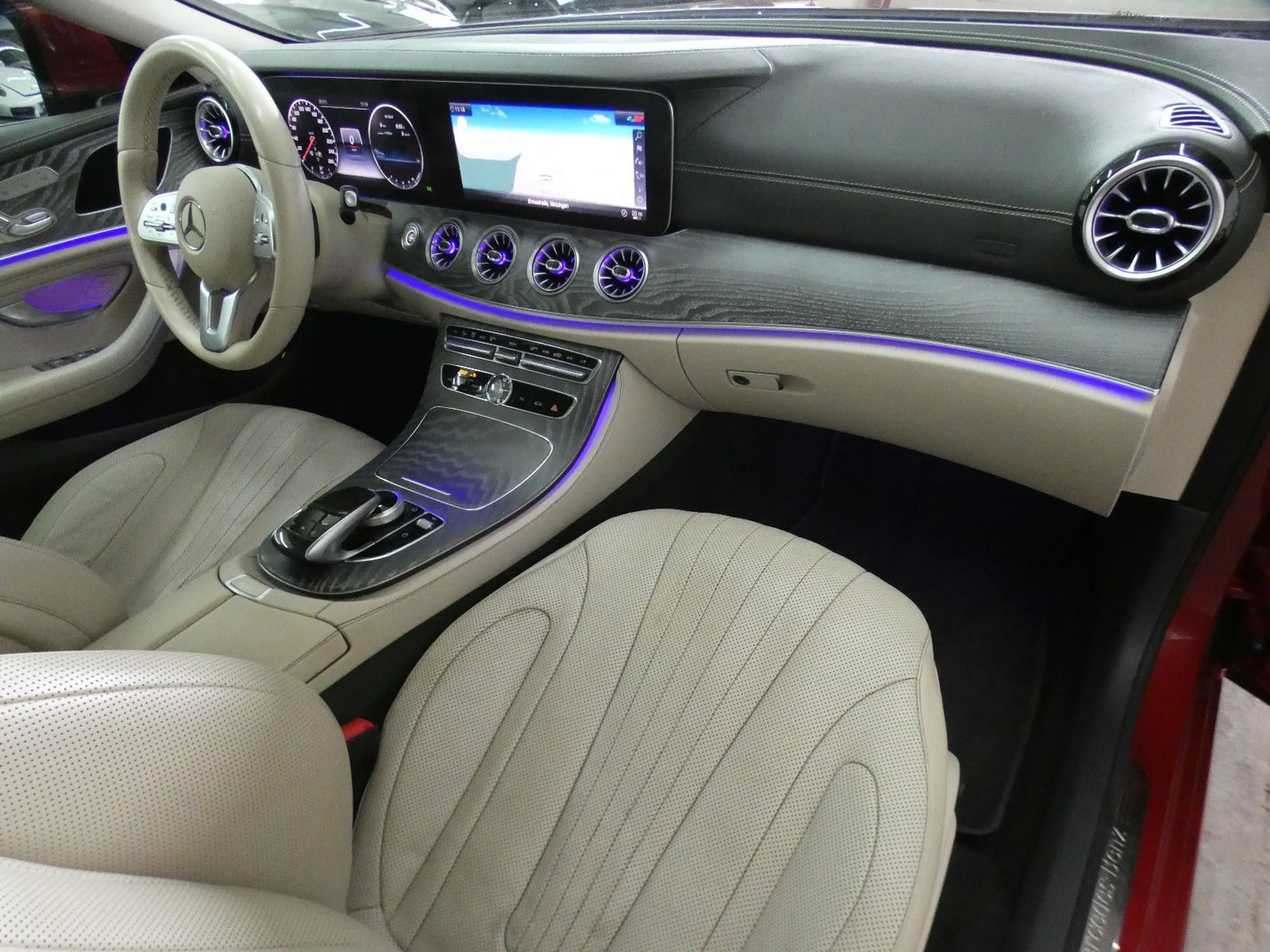 Mercedes-Benz CLS 300 d AMG*LED*COMAND*AMBIENTE*360°CAM — photo 9