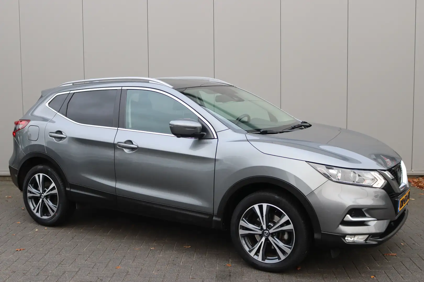 Nissan Qashqai 1.6DIG-T 163PK N-Connecta Trekhaak/Panoramadak/Cam Grijs - 2