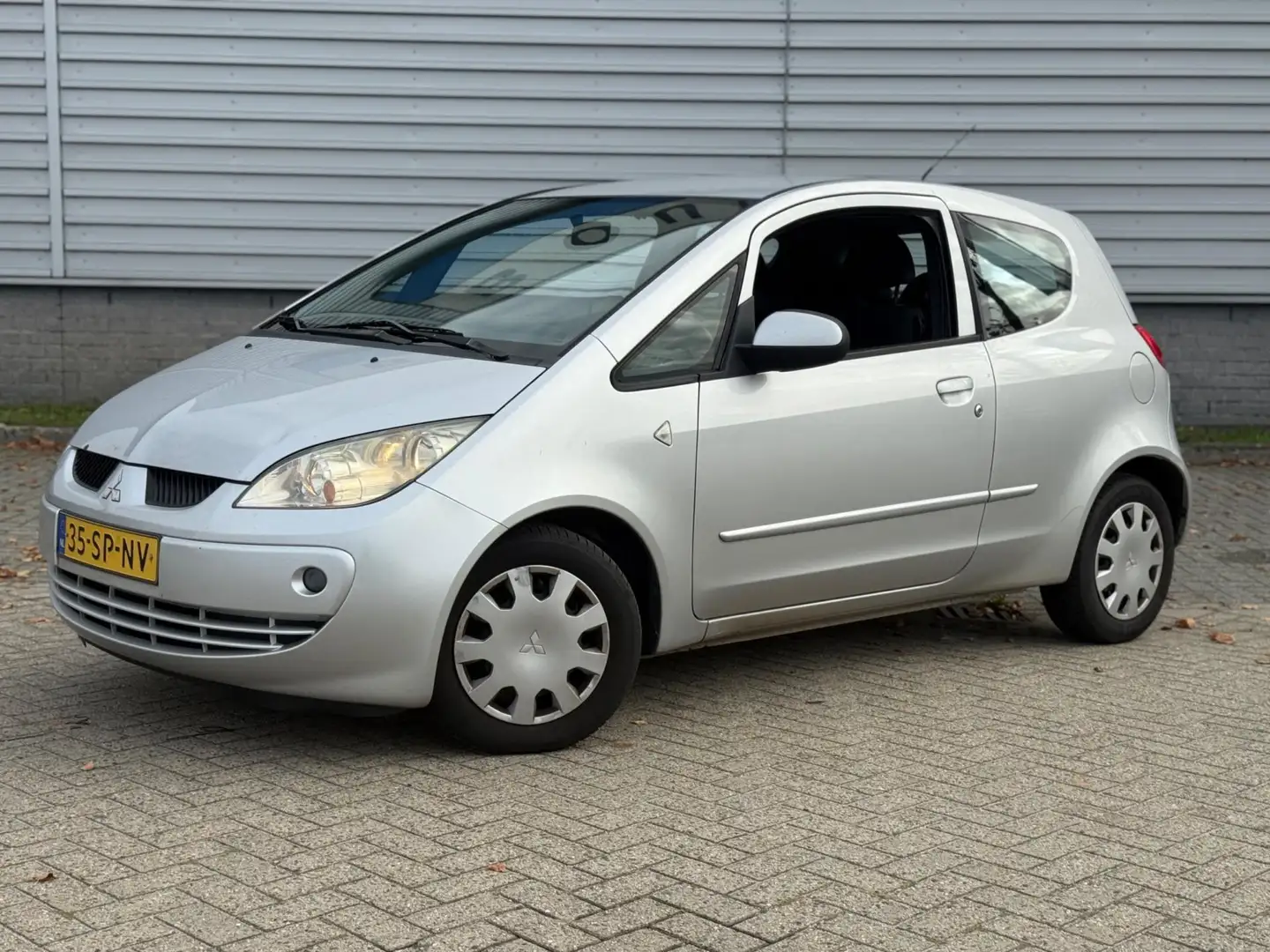 Mitsubishi Colt 1.3 Heartbeat Gris - 1