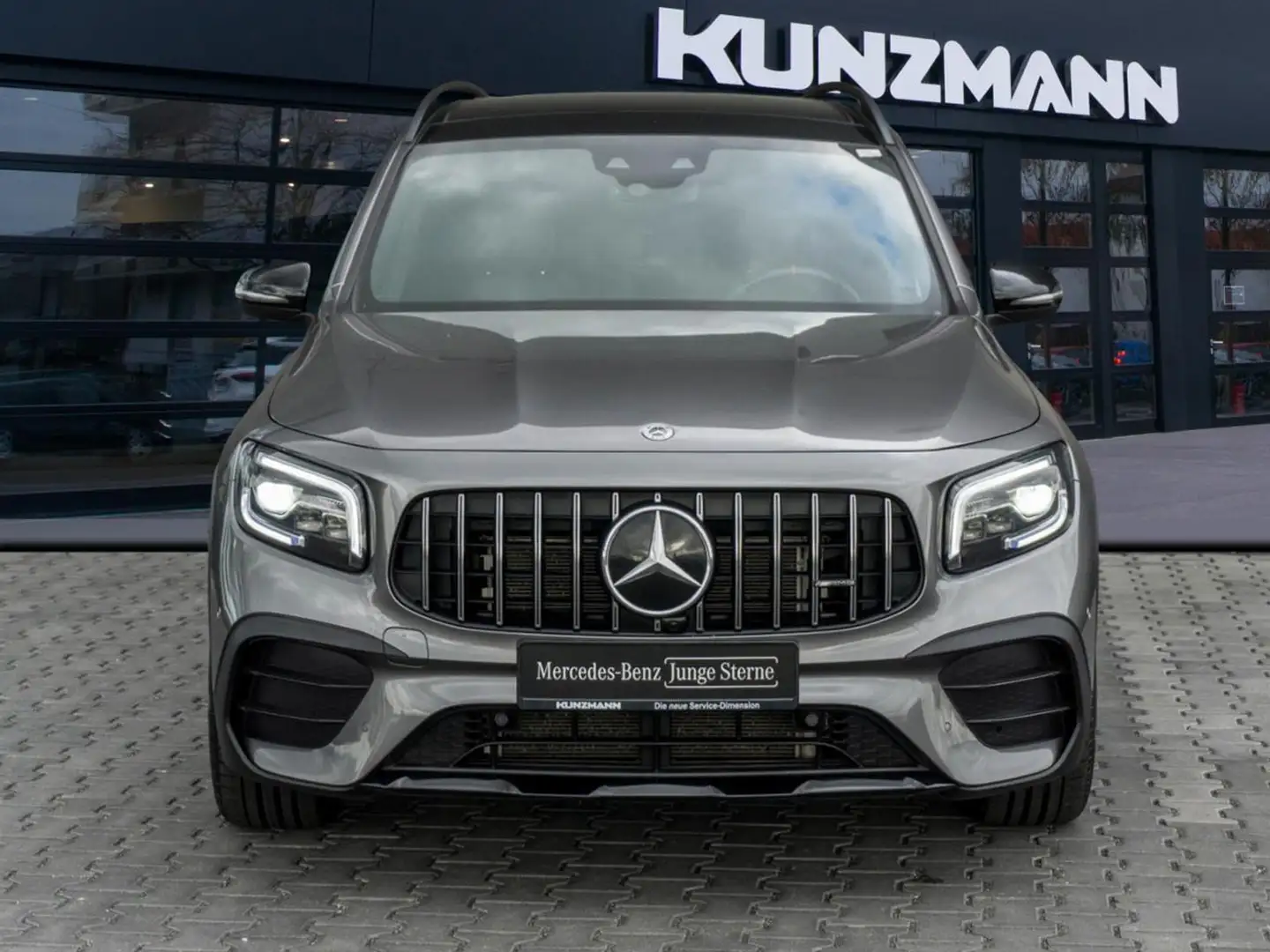 Mercedes-Benz GLB 35 AMG 4M Night Panorama Burmester Kamera Grau - 2
