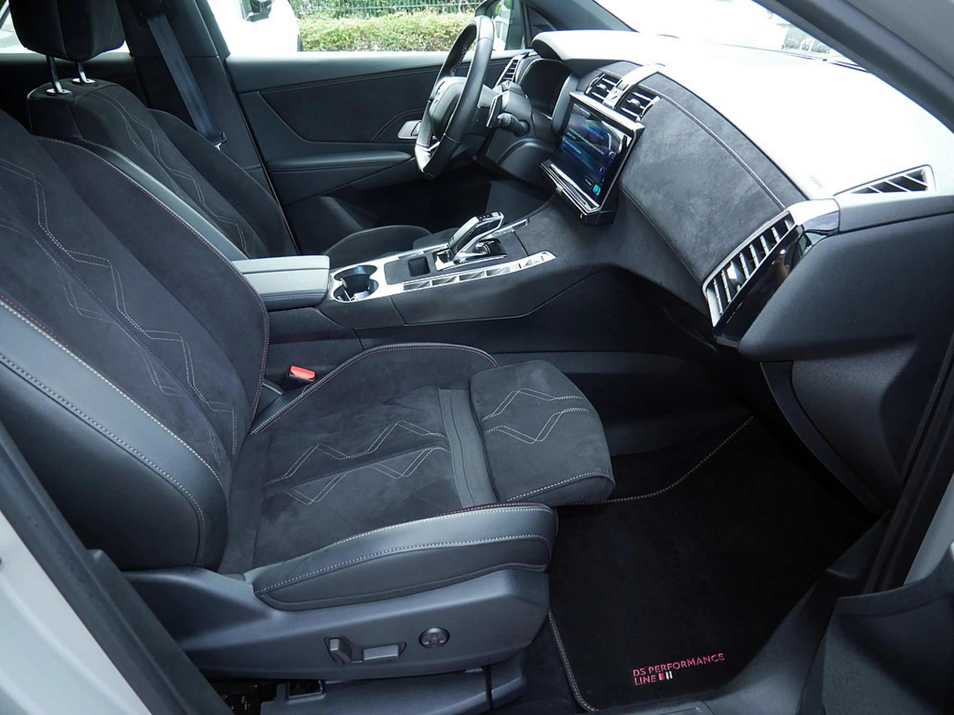 DS Automobiles DS 7 Crossback Performance Line+ BlueHDi 130 — photo 9