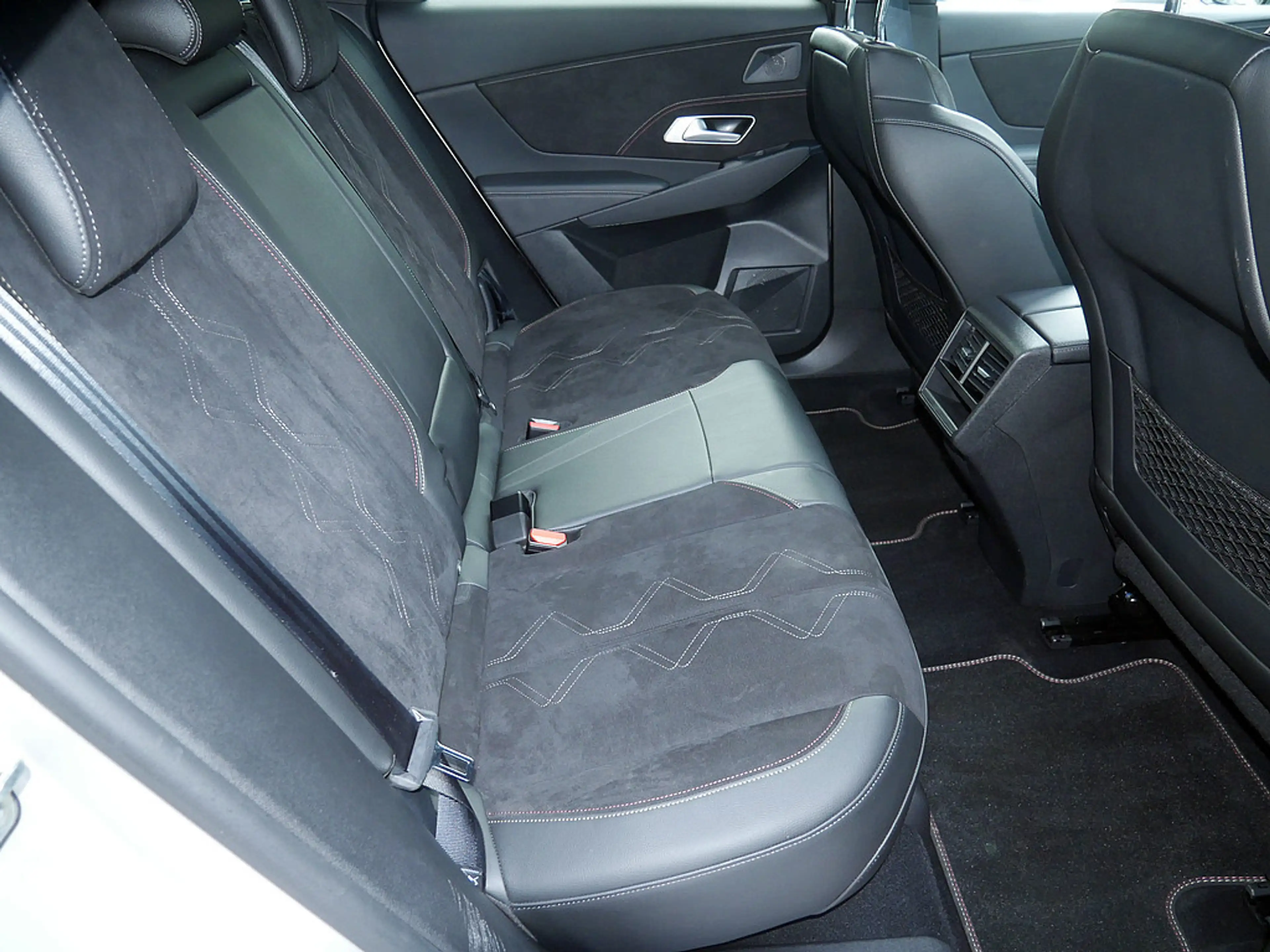 DS Automobiles DS 7 Crossback Performance Line+ BlueHDi 130 — photo 10