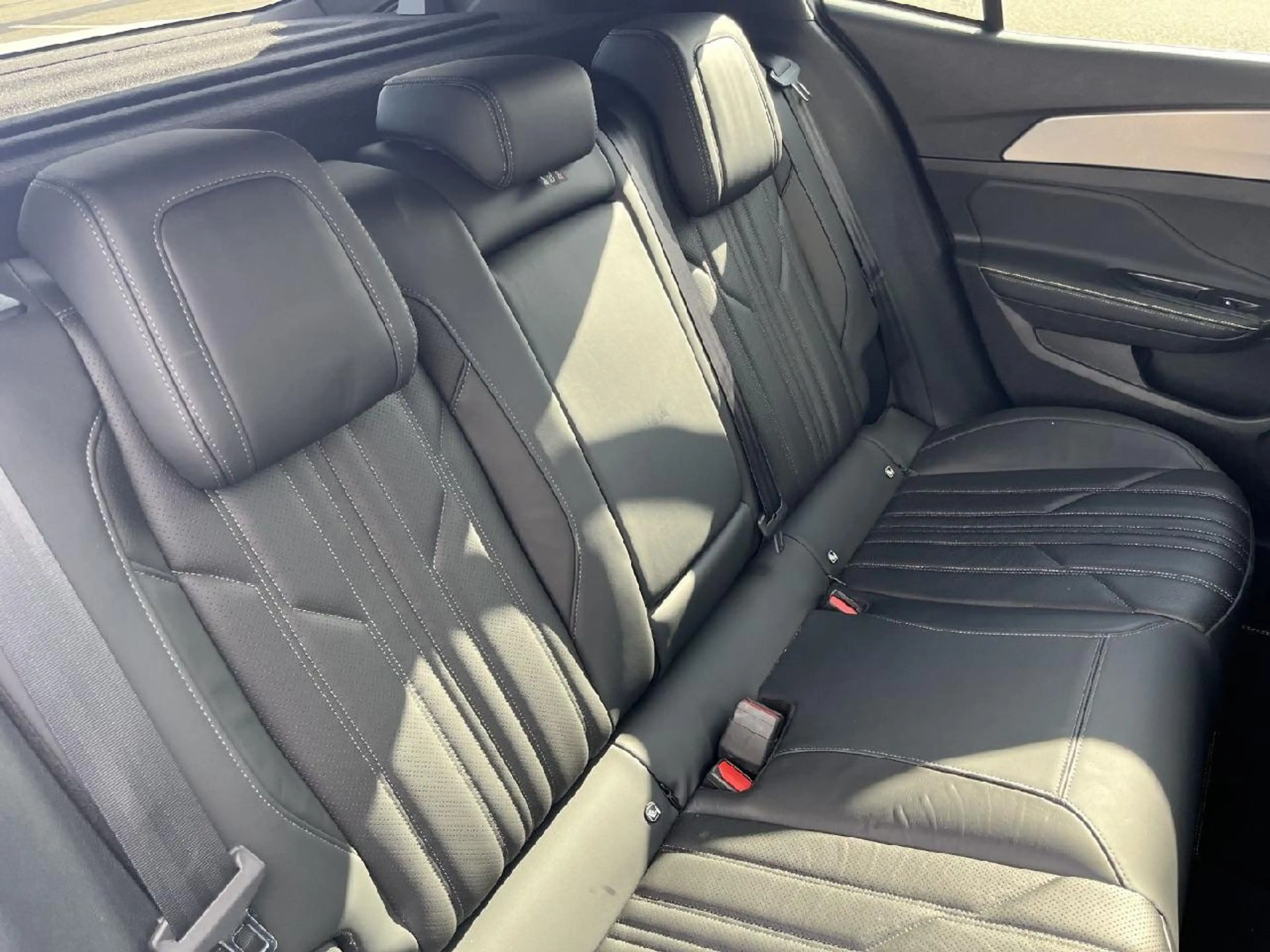 Peugeot 408 408 GT Hybrid 225 +Vollleder+FOCAL+SDach+NightVi — photo 13
