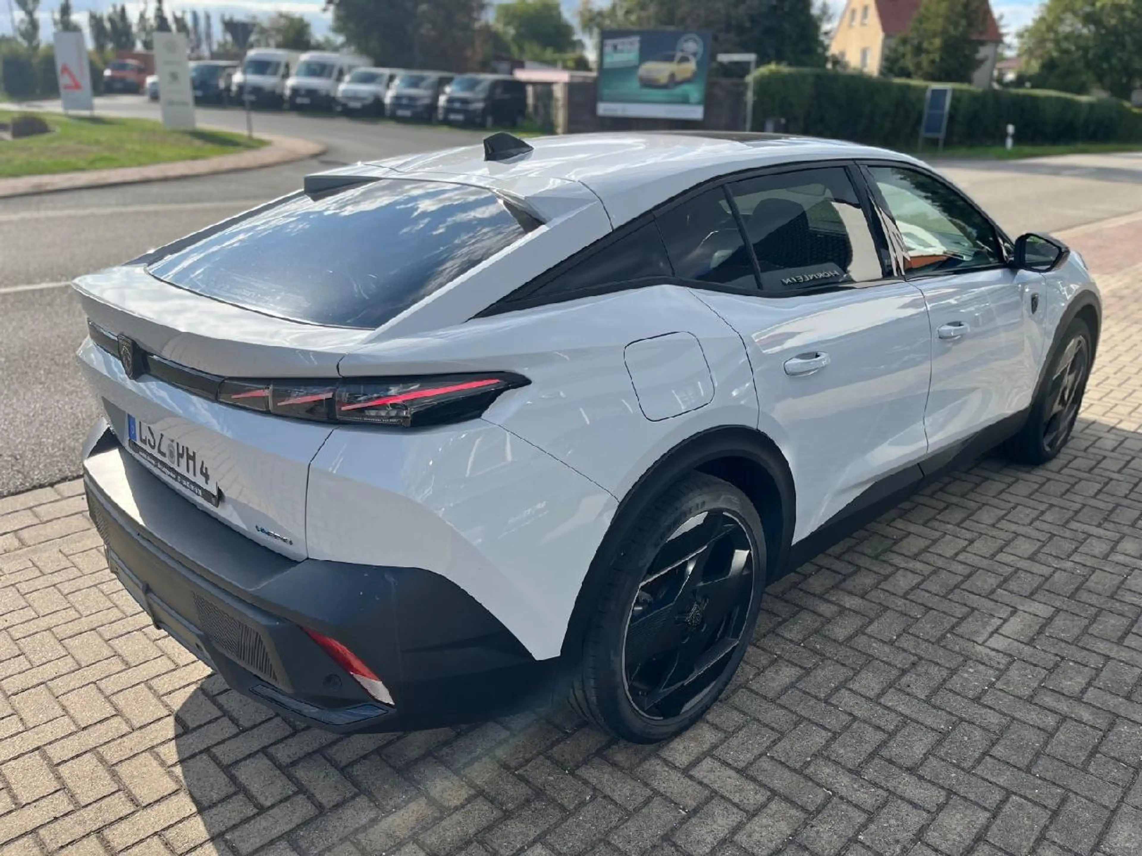 Peugeot 408 408 GT Hybrid 225 +Vollleder+FOCAL+SDach+NightVi — photo 3