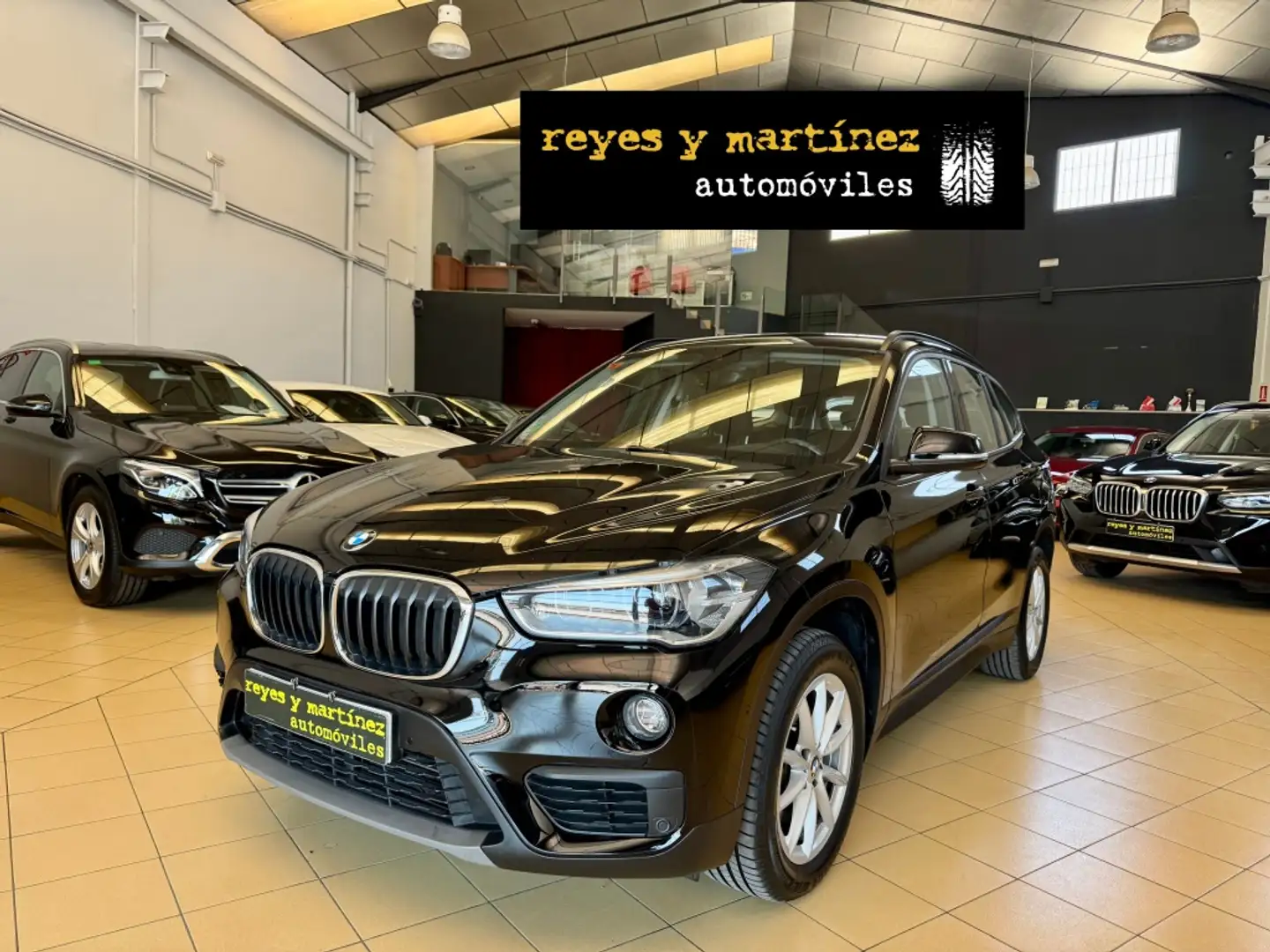 BMW X1 sDrive 18dA Noir - 1