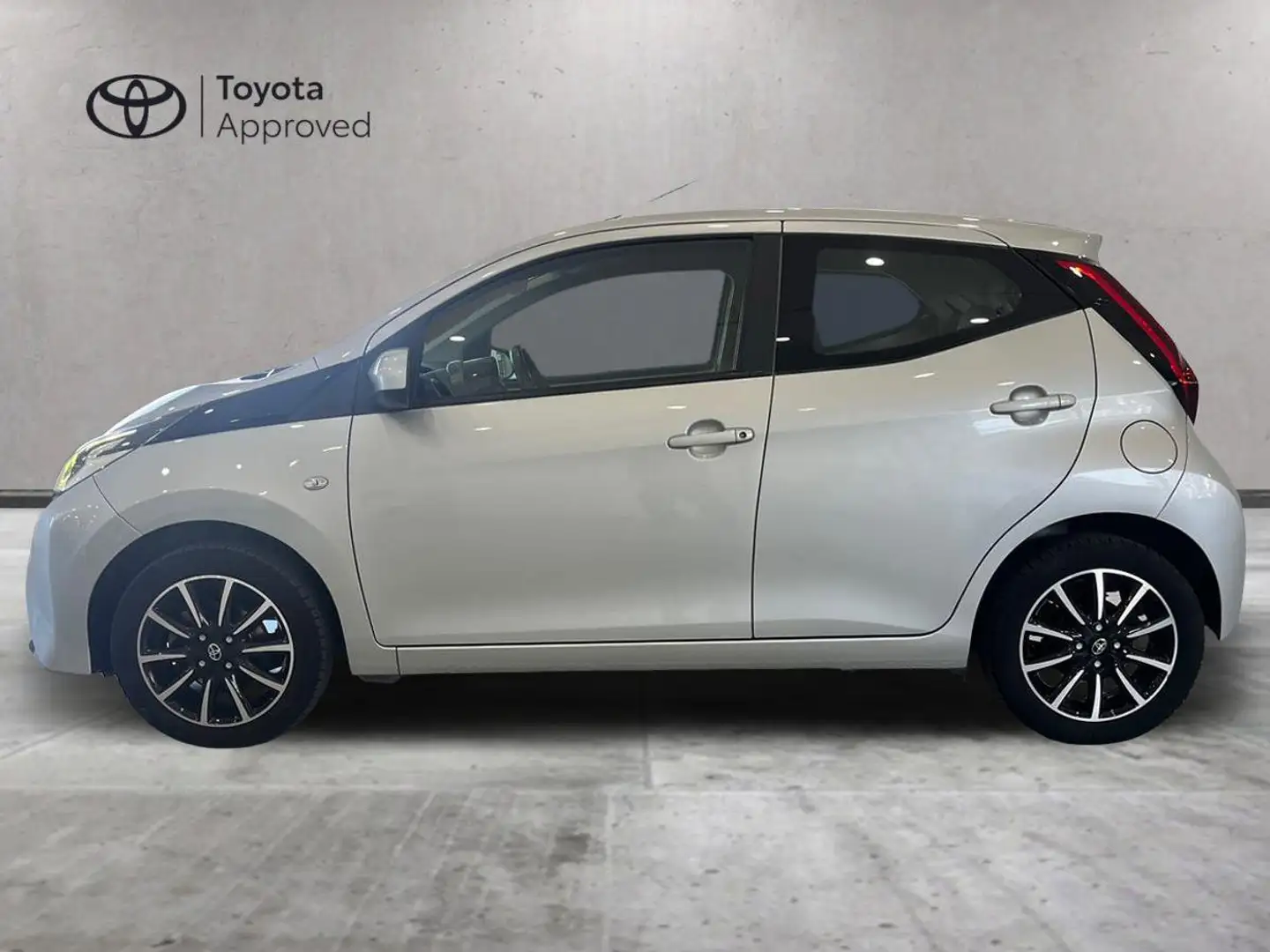 Toyota Aygo Aygo 5p 1.0 x-play 72cv Argento - 2