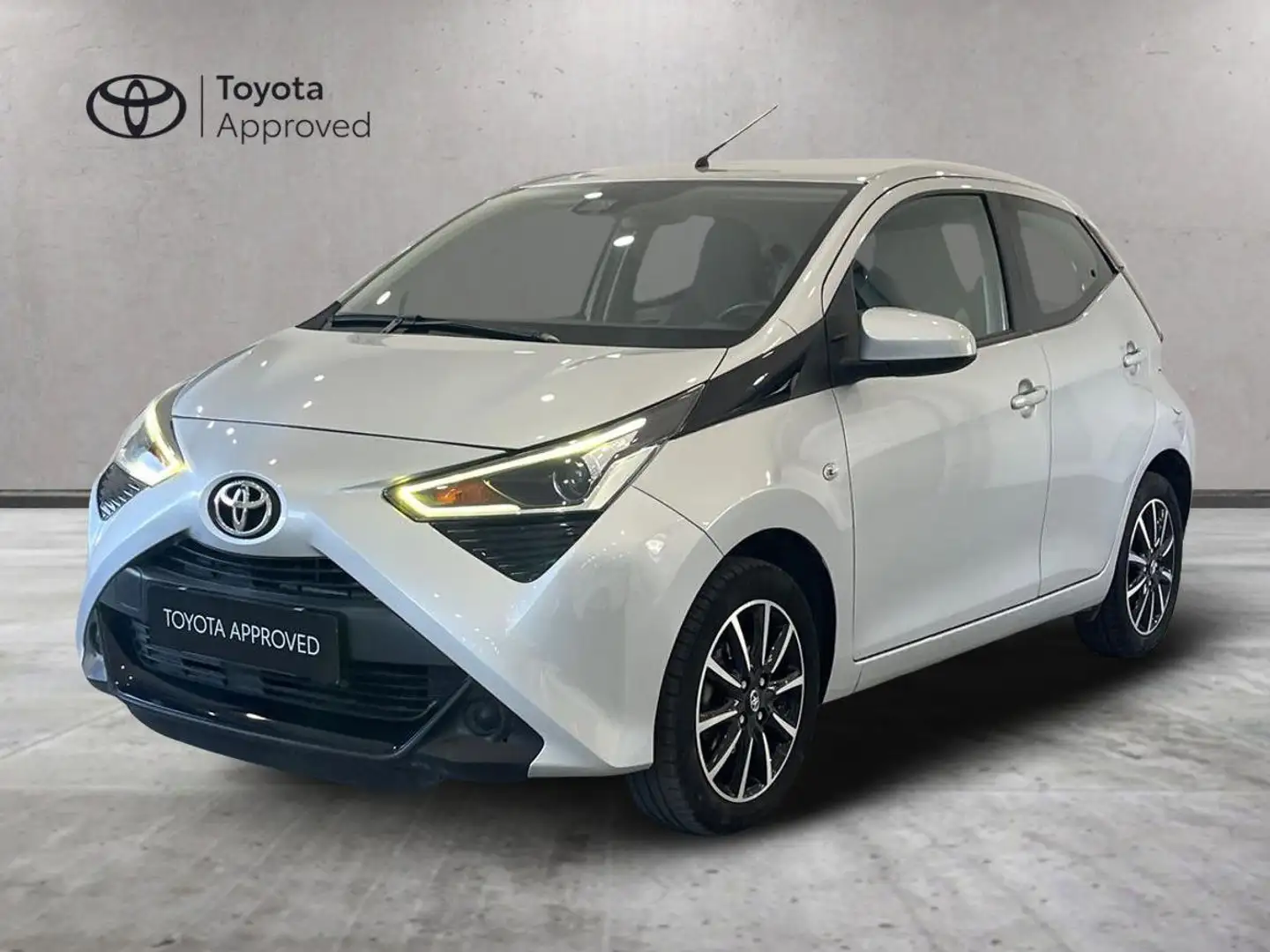 Toyota Aygo Aygo 5p 1.0 x-play 72cv Argento - 1
