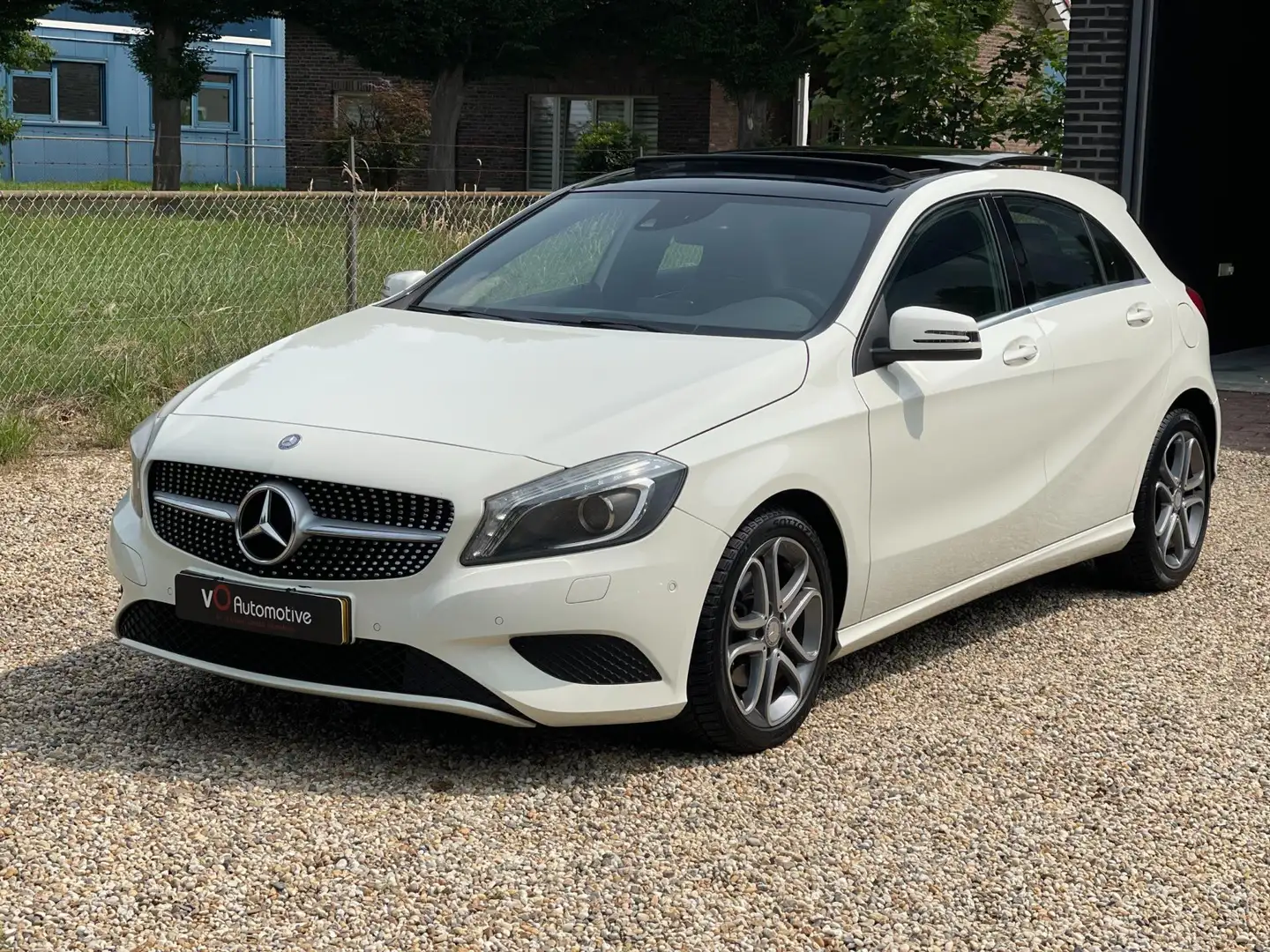 Mercedes-Benz A 200 Prestige AMG|HARMAN|PANO|LEER|PDC|NAVI Wit - 1