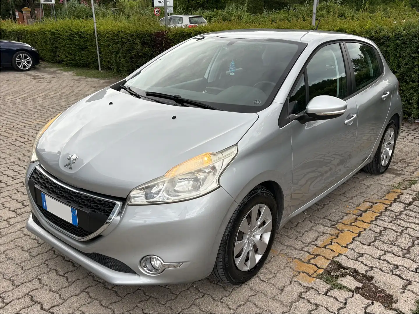 Peugeot 208 208 I 2012 5p 1.2 puretech (vti) 12v Active Plateado - 1