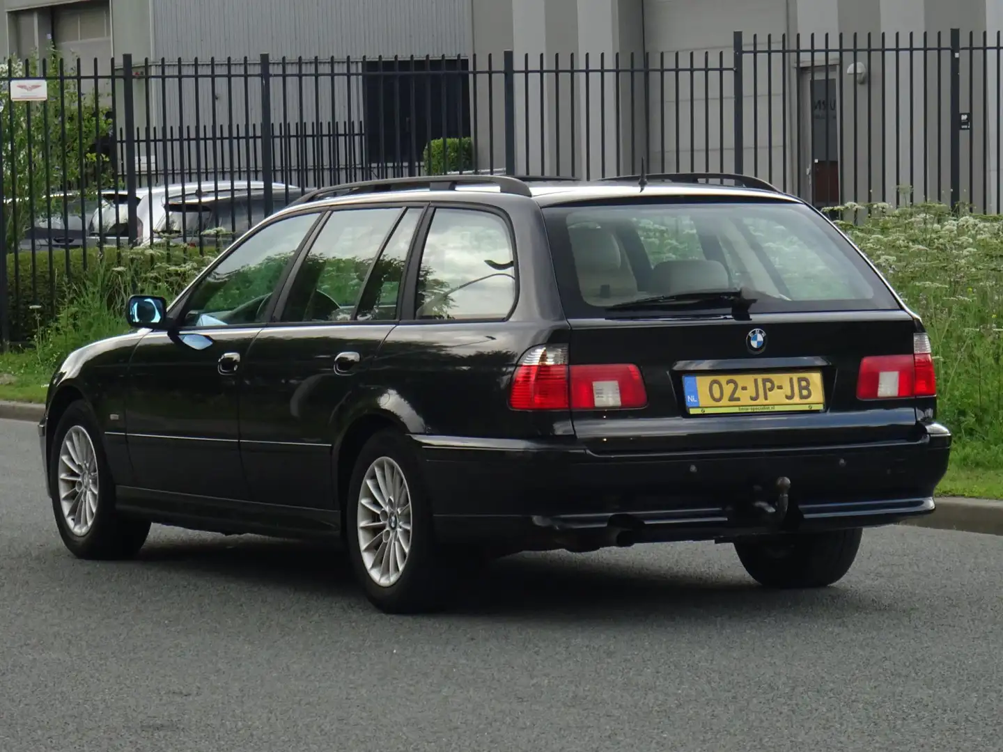 BMW 530 5-serie Touring 530i Edition AUTOMAAT FULL OPTIONS Zwart - 2