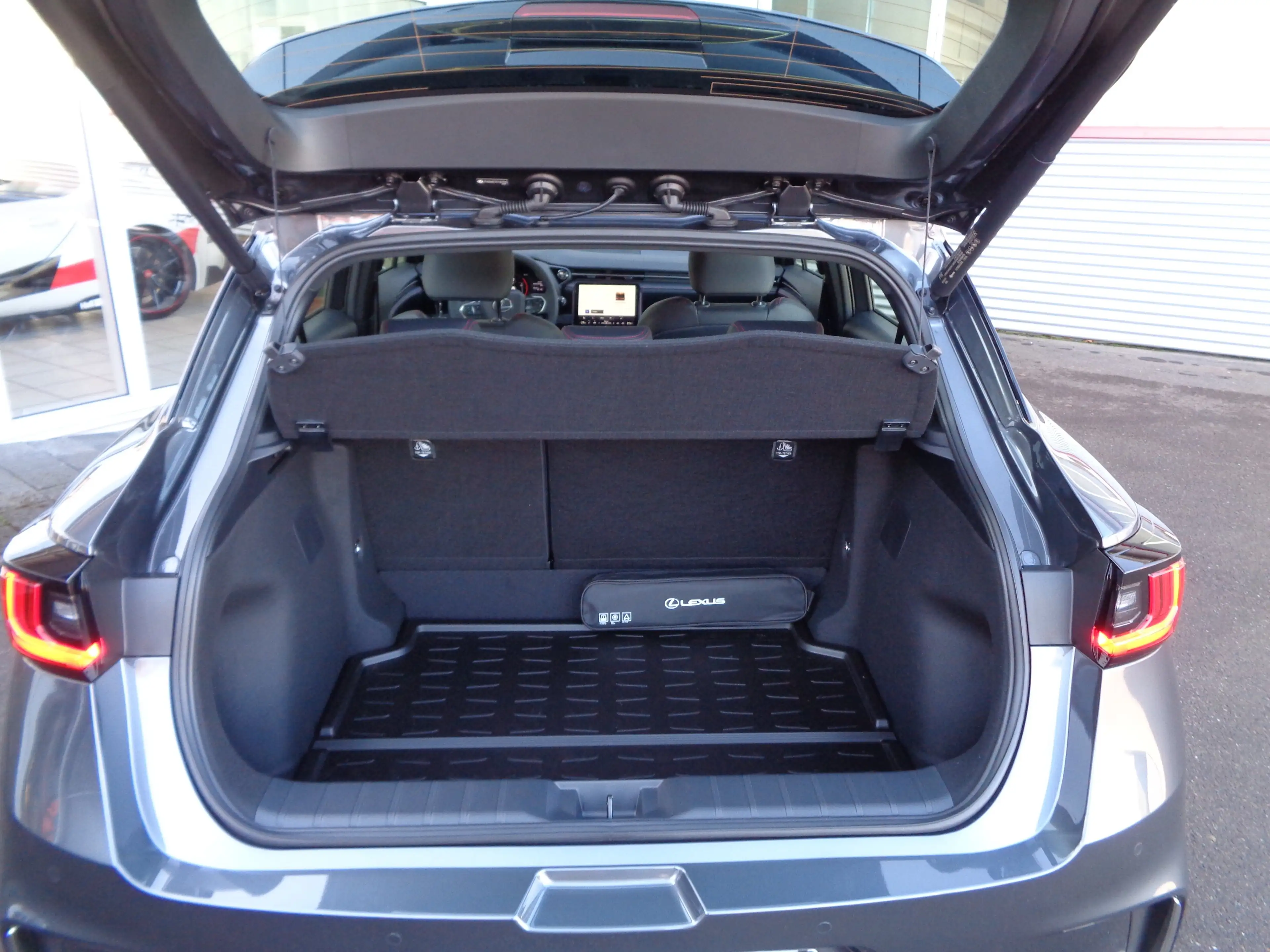 Lexus LBX LBX FWD Elegant Black Edition — photo 8