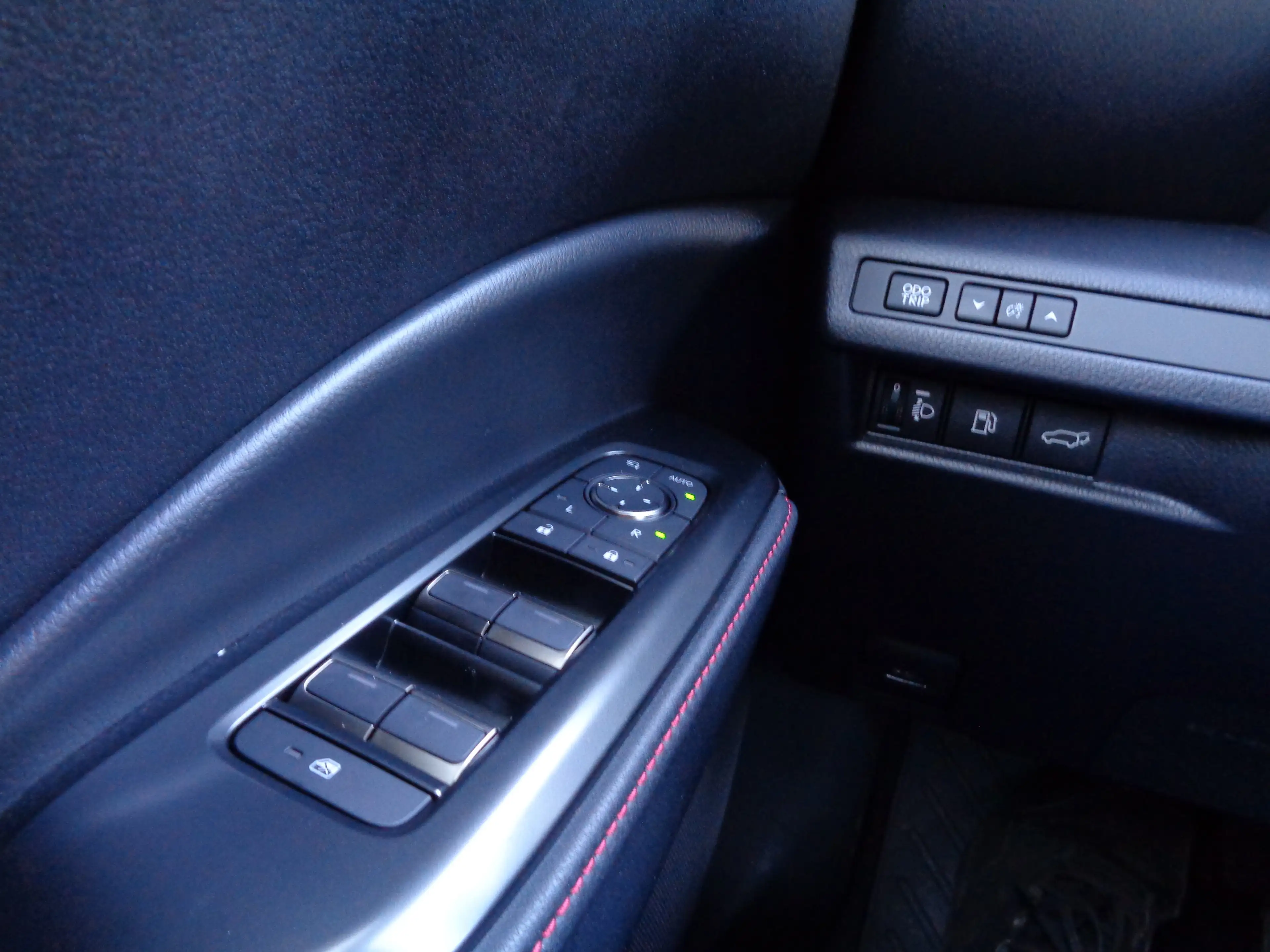 Lexus LBX LBX FWD Elegant Black Edition — photo 15