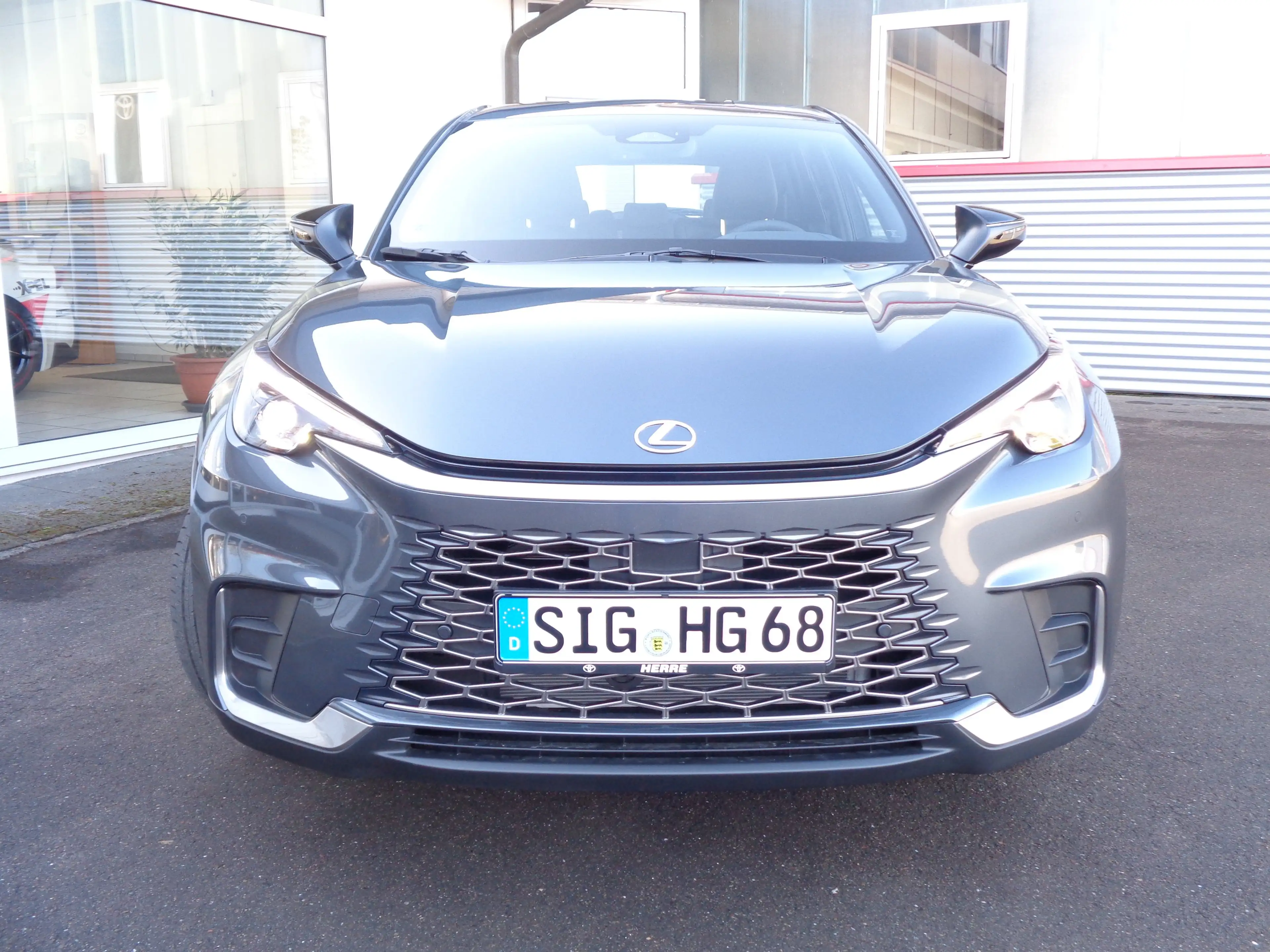 Lexus LBX LBX FWD Elegant Black Edition — photo 2