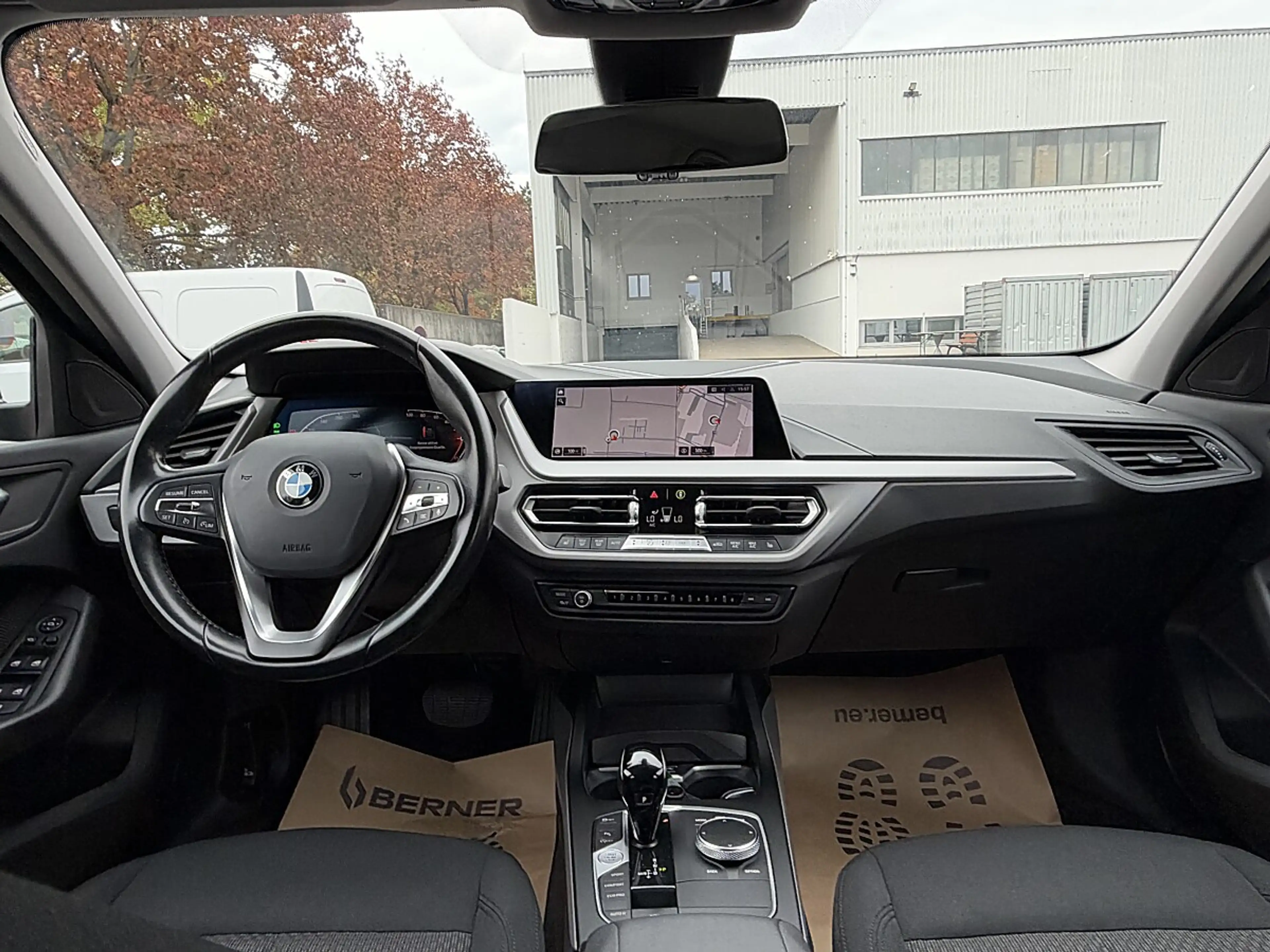 BMW 116 d Aut. / LIVE COCKPIT / NAVI / LED / — photo 12