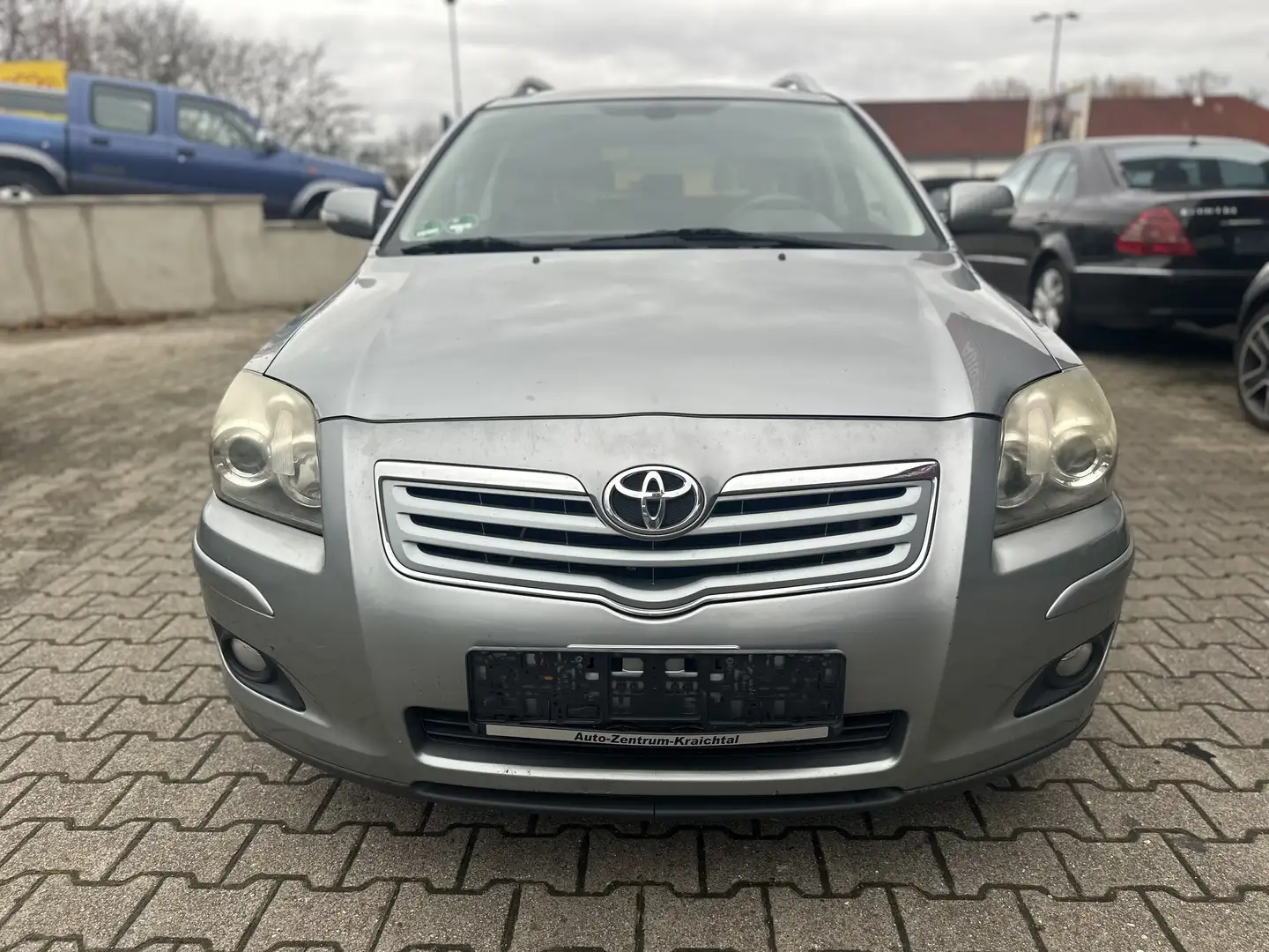 Toyota Avensis 2.0 D-4D Travel Gris - 2