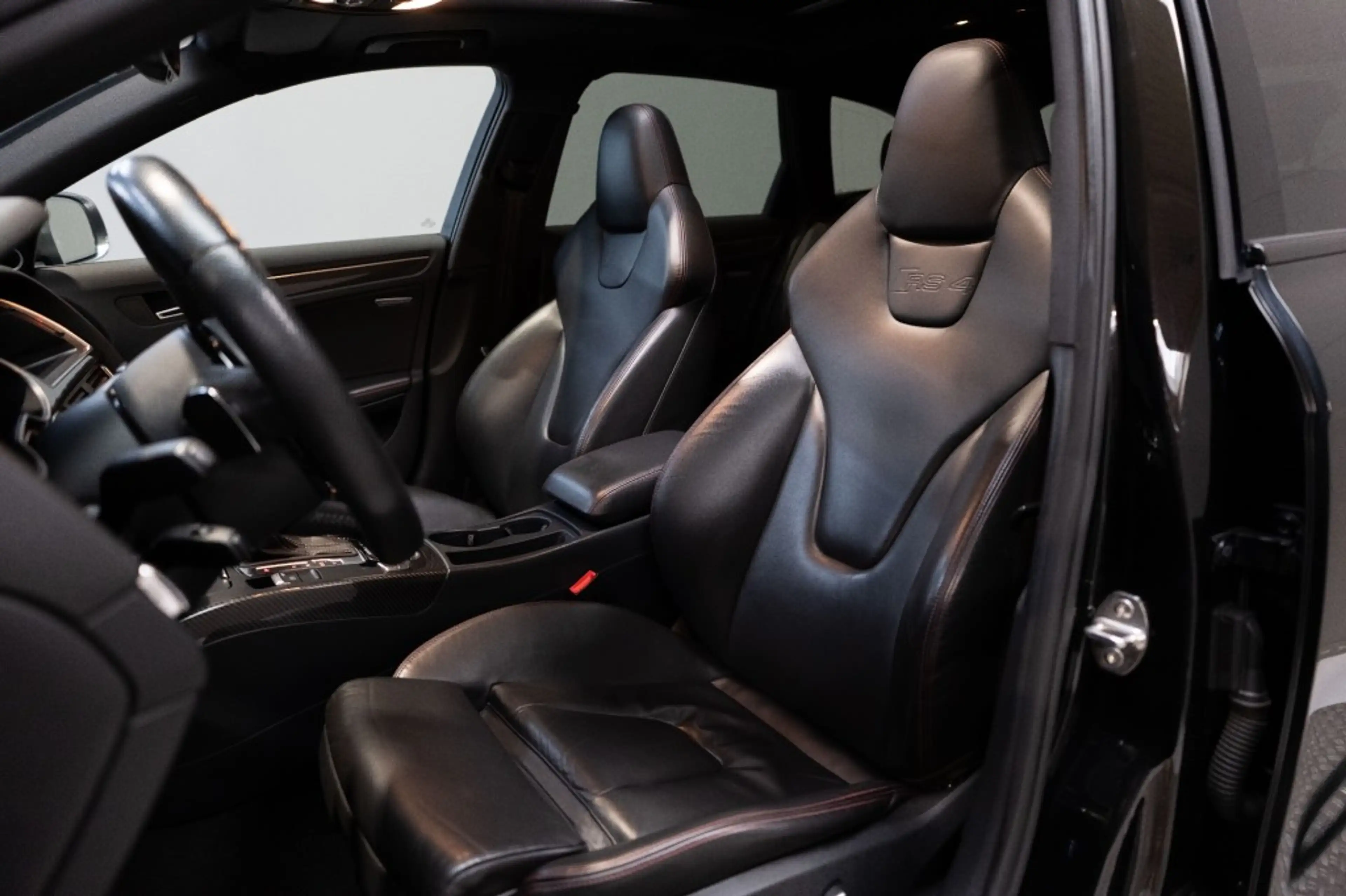 Audi RS4 4.2 V8 450 PK, B&O Audio, DAB, Panodak, Carbon, Ad — photo 38