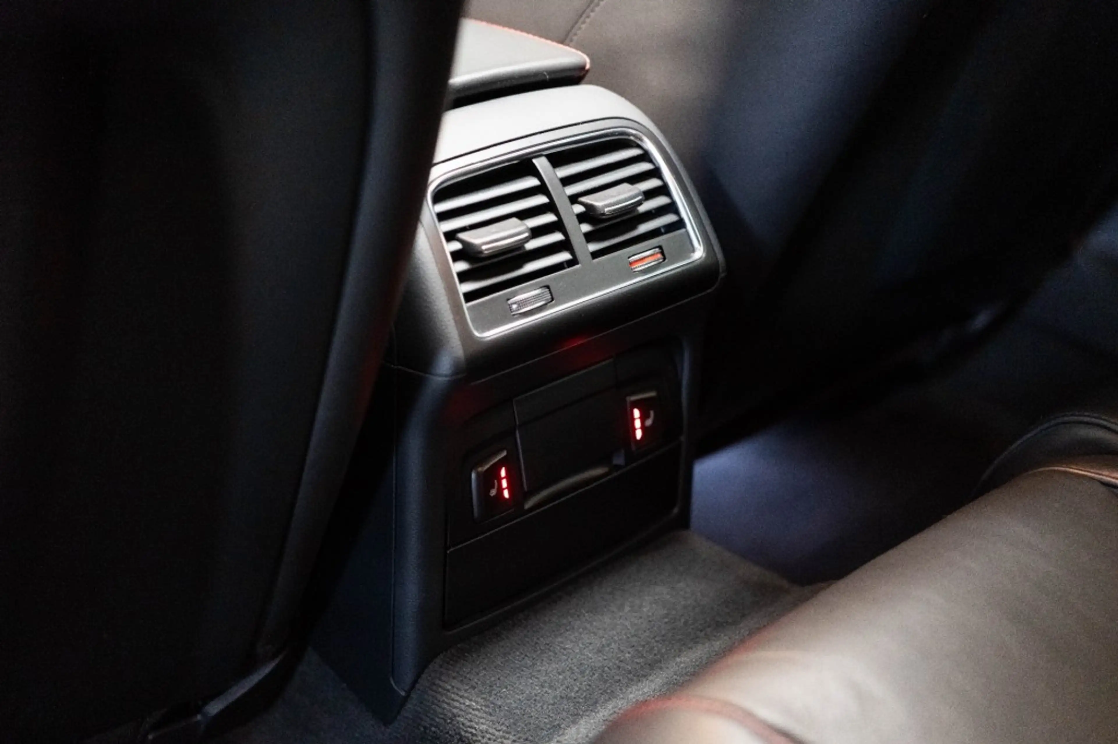 Audi RS4 4.2 V8 450 PK, B&O Audio, DAB, Panodak, Carbon, Ad — photo 16