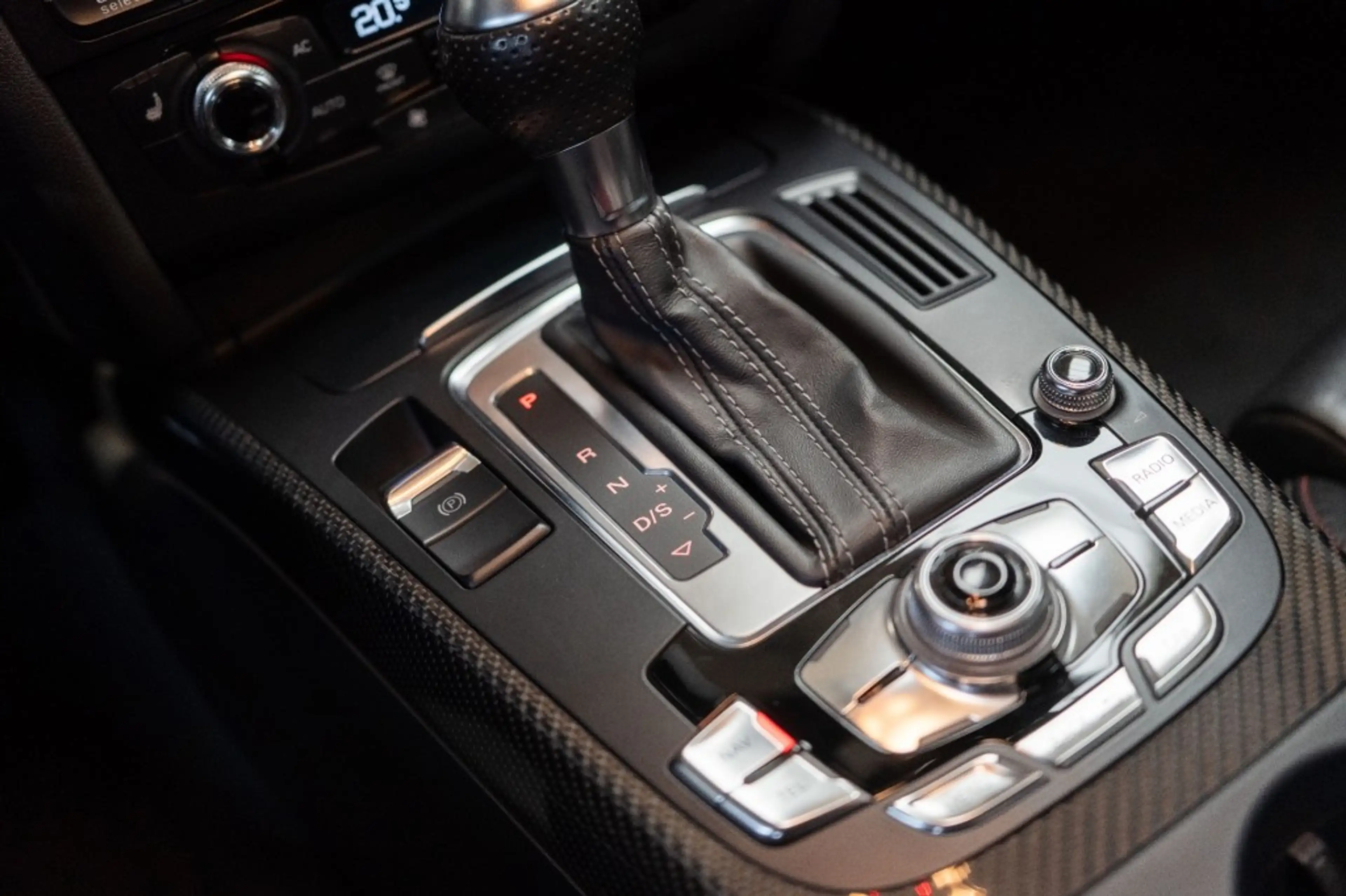 Audi RS4 4.2 V8 450 PK, B&O Audio, DAB, Panodak, Carbon, Ad — photo 28