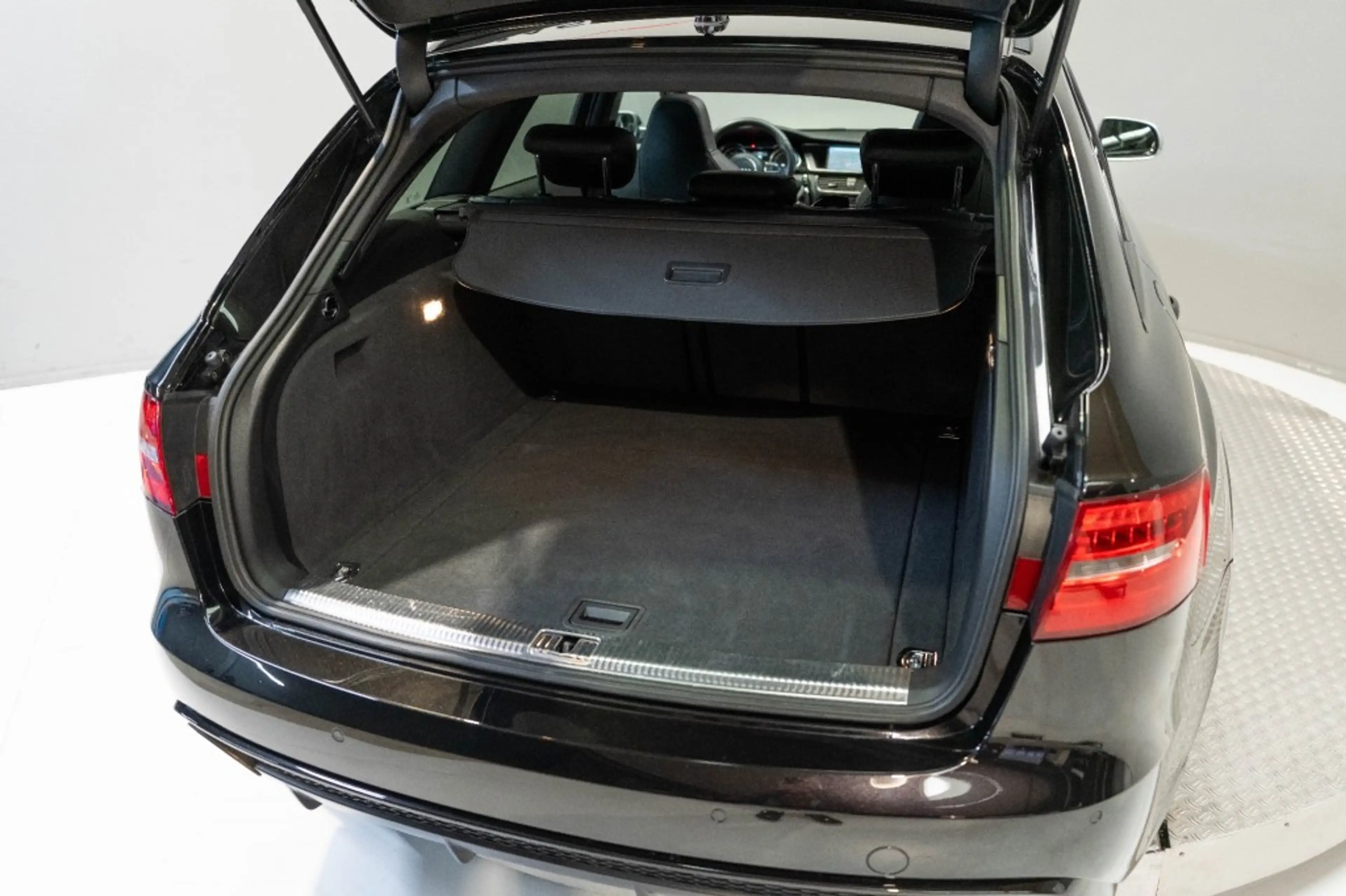 Audi RS4 4.2 V8 450 PK, B&O Audio, DAB, Panodak, Carbon, Ad — photo 21