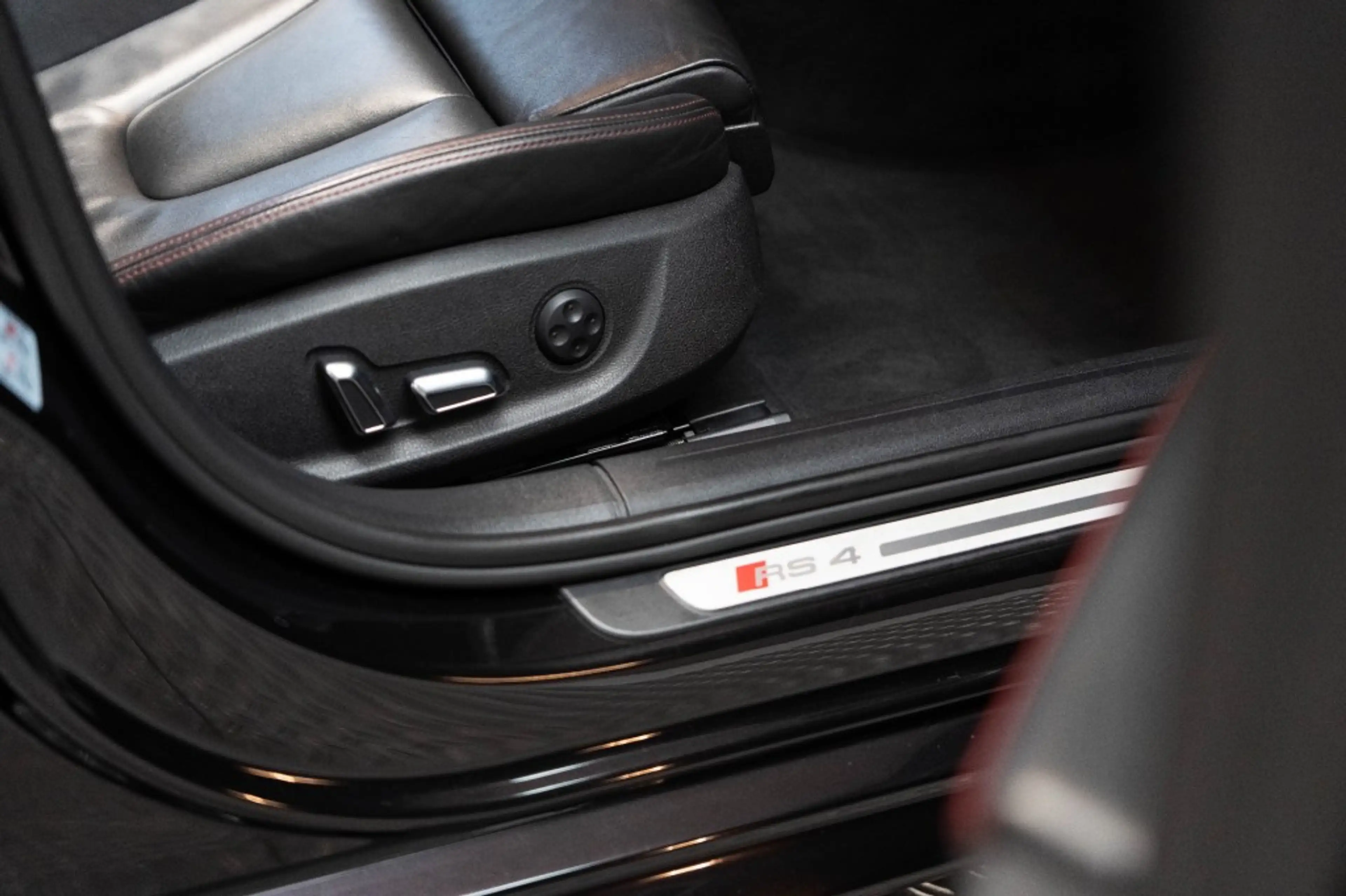 Audi RS4 4.2 V8 450 PK, B&O Audio, DAB, Panodak, Carbon, Ad — photo 8