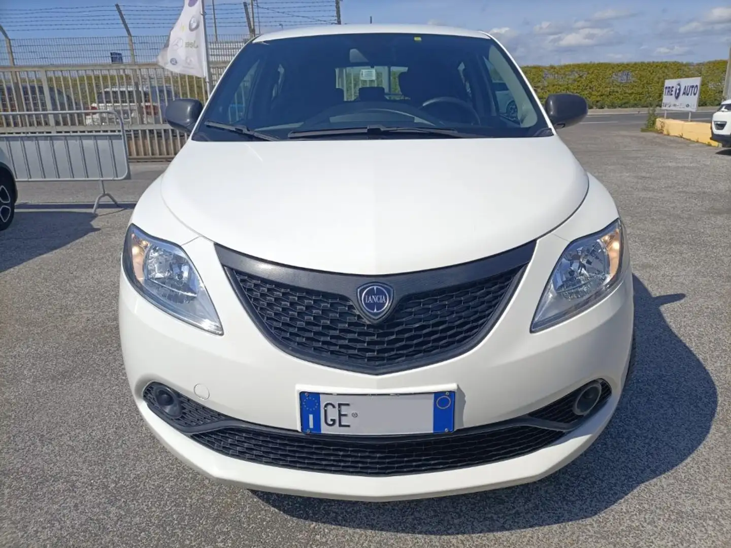 Lancia Ypsilon 1.0 Hybrid Ecochic Silver PREZZO REALE Bianco - 2