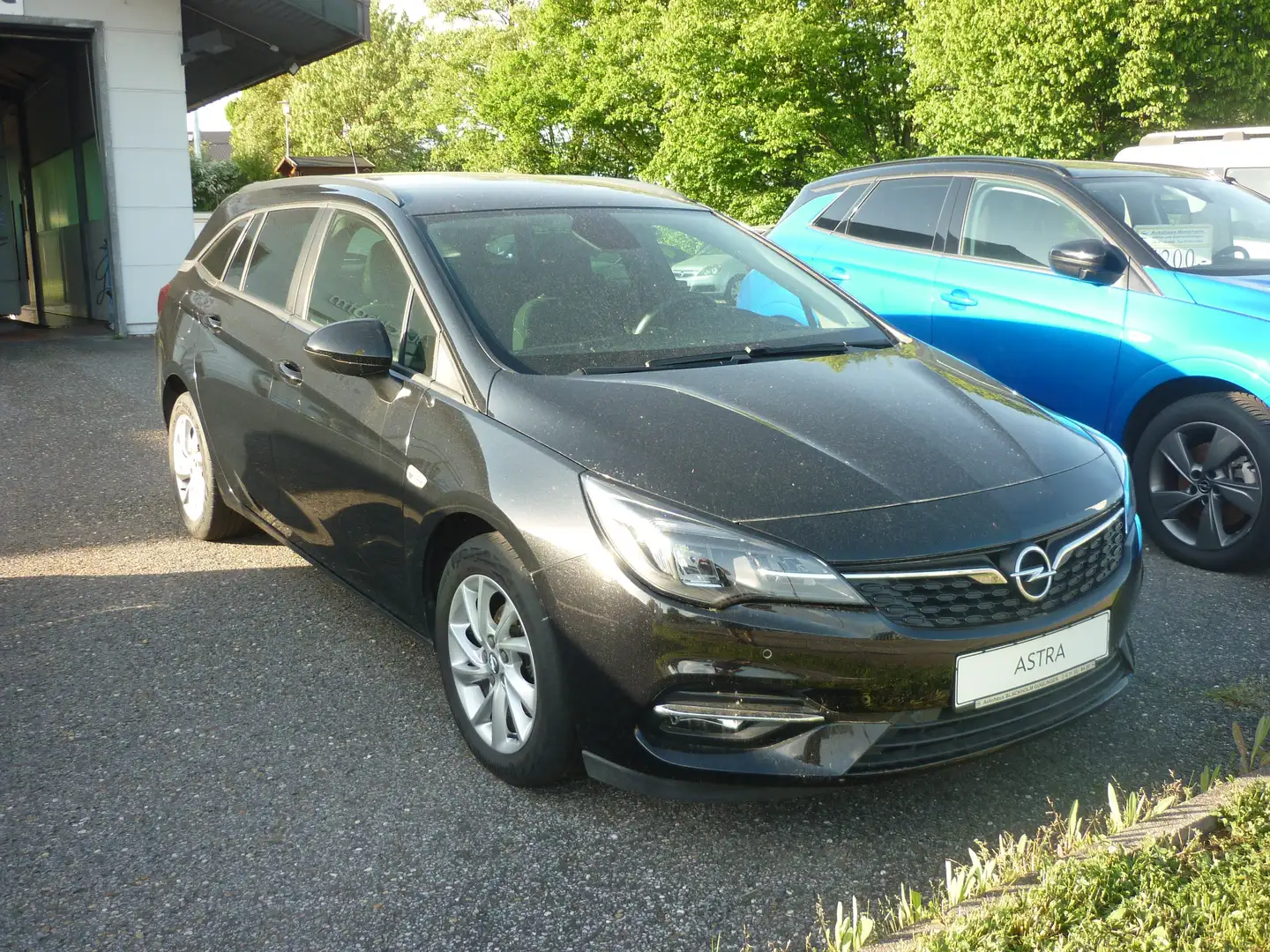 Opel Astra 1.5 D Start/Stop Sports Tourer Edition Zwart - 1