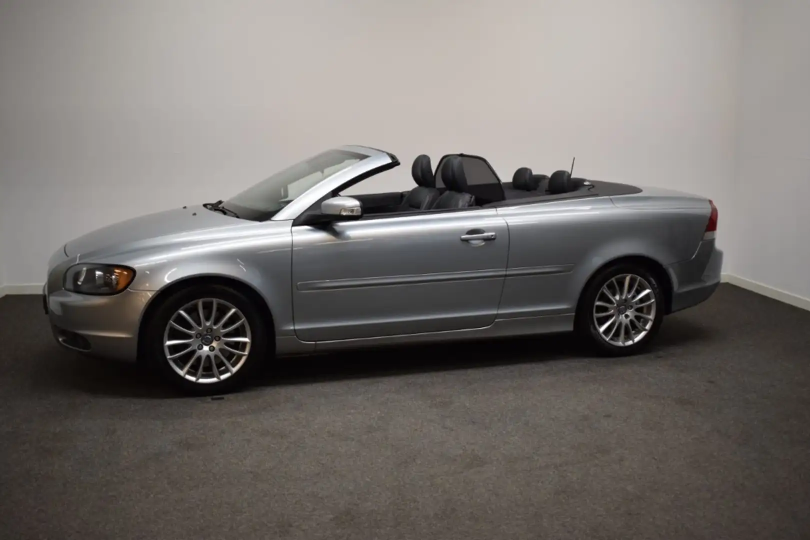 Volvo C70 Convertible 2.4i Momentum Trekhaak 1500kg/ Leer/ w Gris - 2