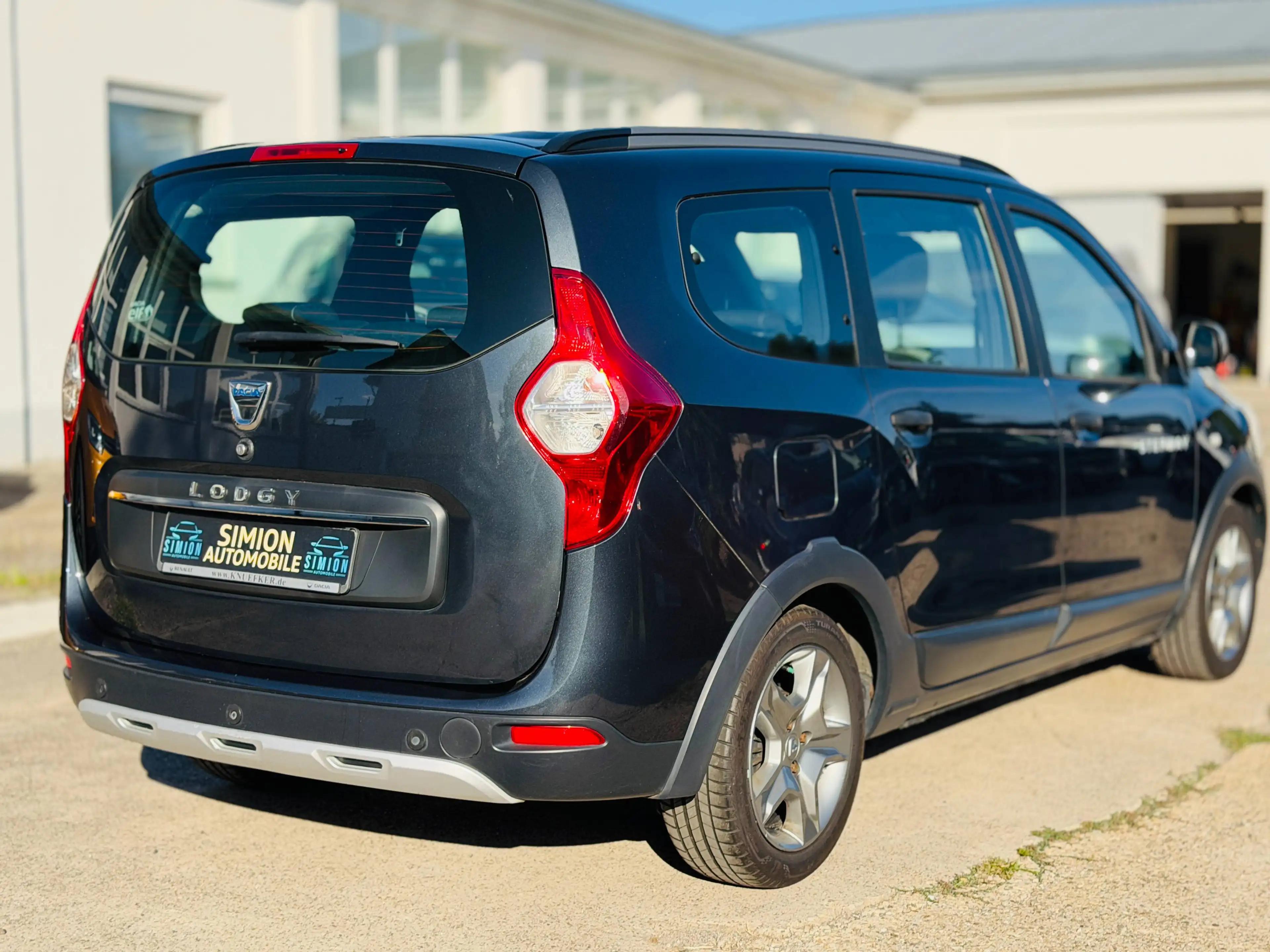 Dacia Lodgy Stepway*1.Hand*S-HEFT*AHK*Kamera*7 Sitze — photo 4