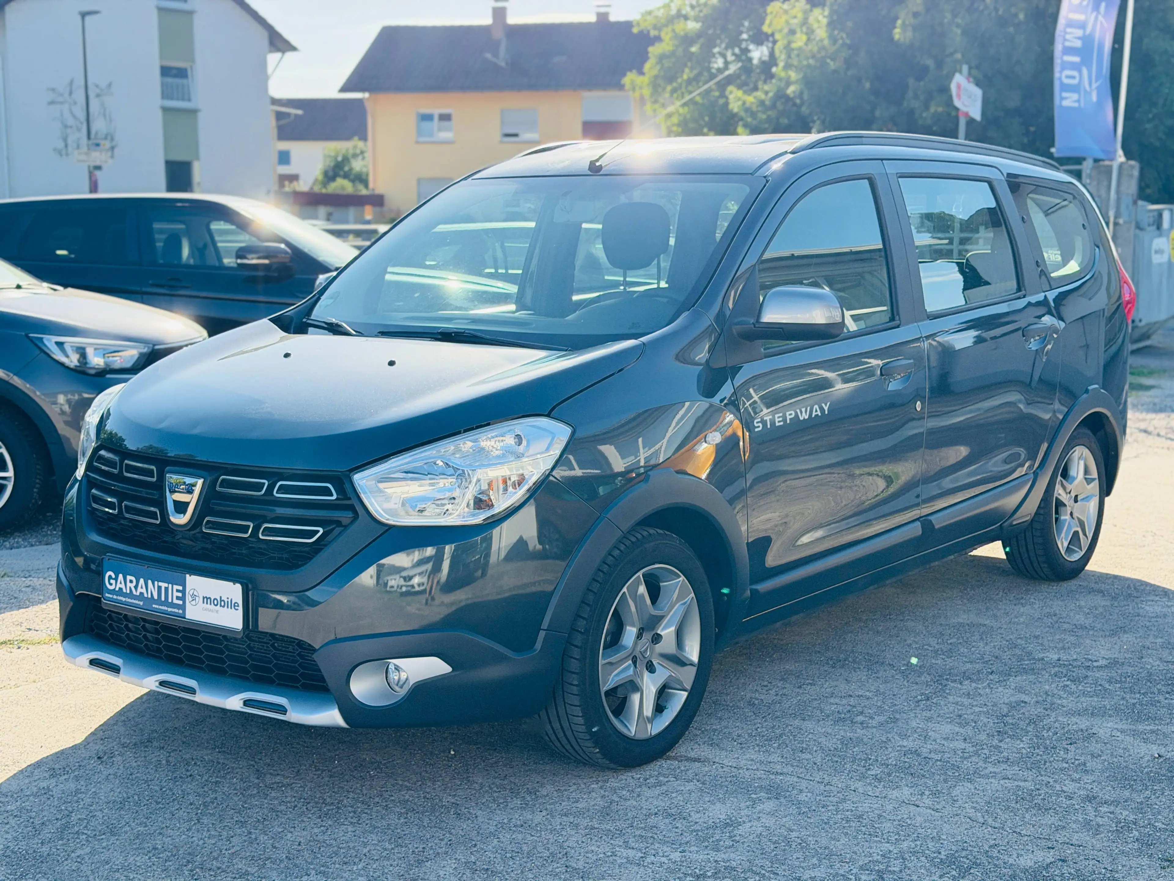 Dacia Lodgy Stepway*1.Hand*S-HEFT*AHK*Kamera*7 Sitze — photo 2