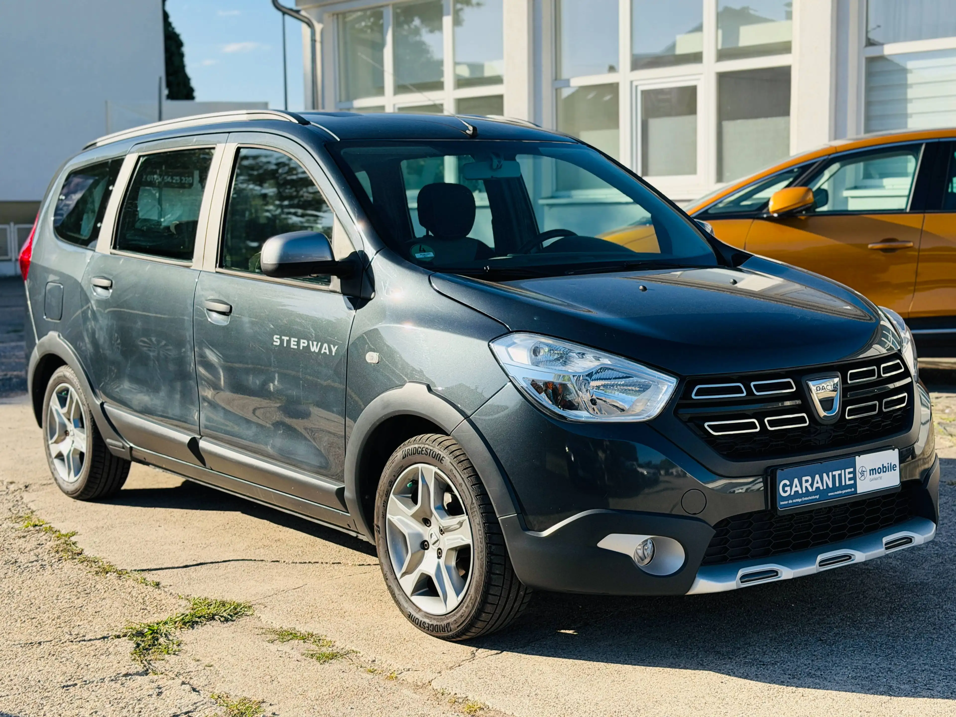 Dacia Lodgy Stepway*1.Hand*S-HEFT*AHK*Kamera*7 Sitze