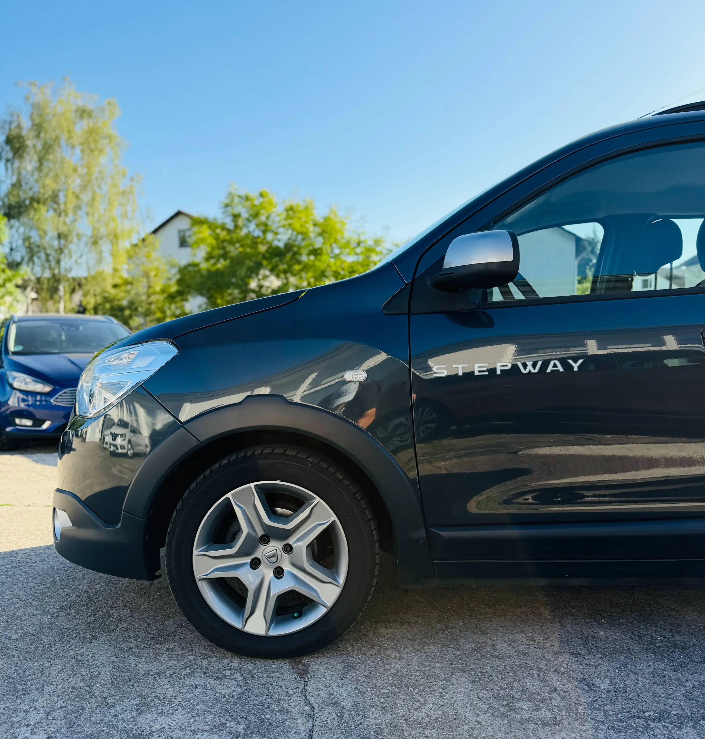 Dacia Lodgy Stepway*1.Hand*S-HEFT*AHK*Kamera*7 Sitze — photo 8