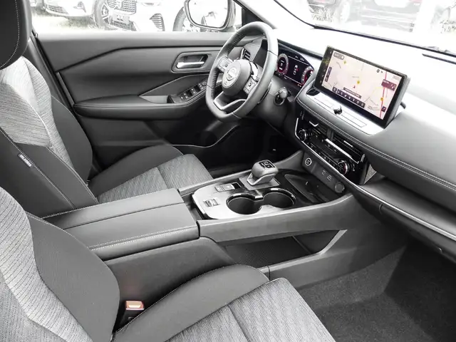 Nissan X-Trail view 4