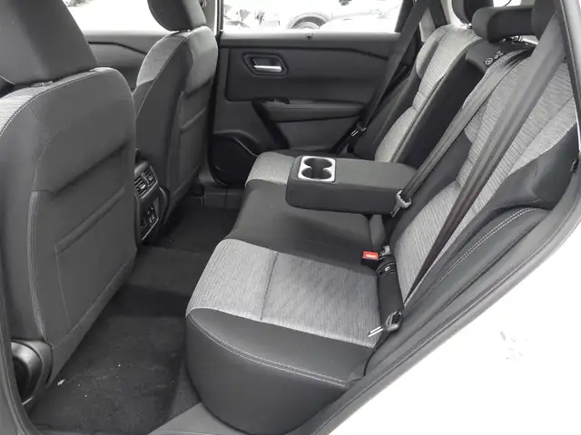 Nissan X-Trail view 14