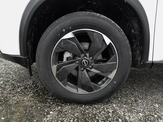 Nissan X-Trail view 3