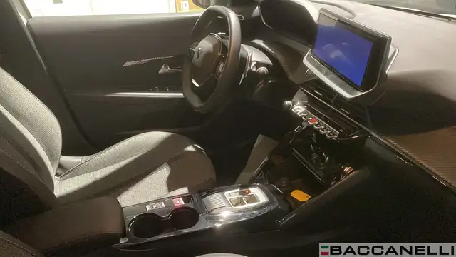 Peugeot 208 view 10