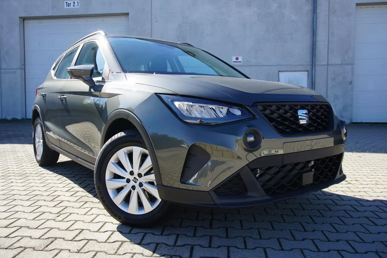 SEAT Arona 1.0TSI Style Navi/MirrorLi PDC Tempomat Grijs - 1