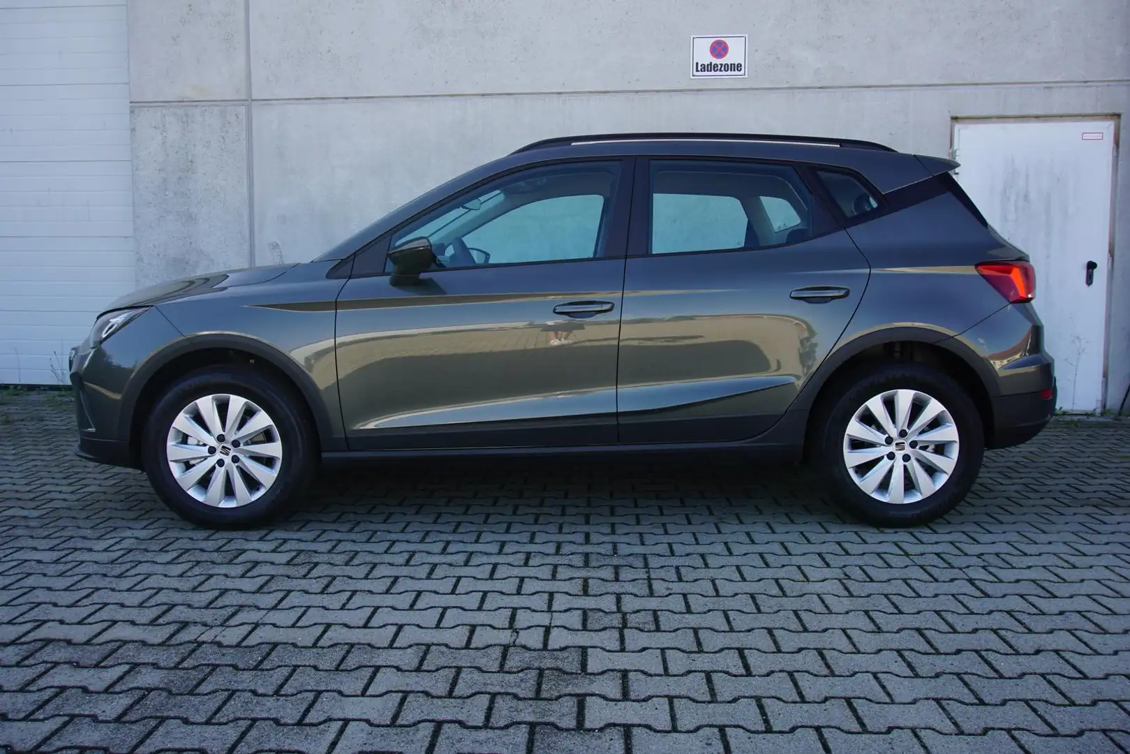 SEAT Arona 1.0TSI Style Navi/MirrorLi PDC Tempomat Grijs - 2